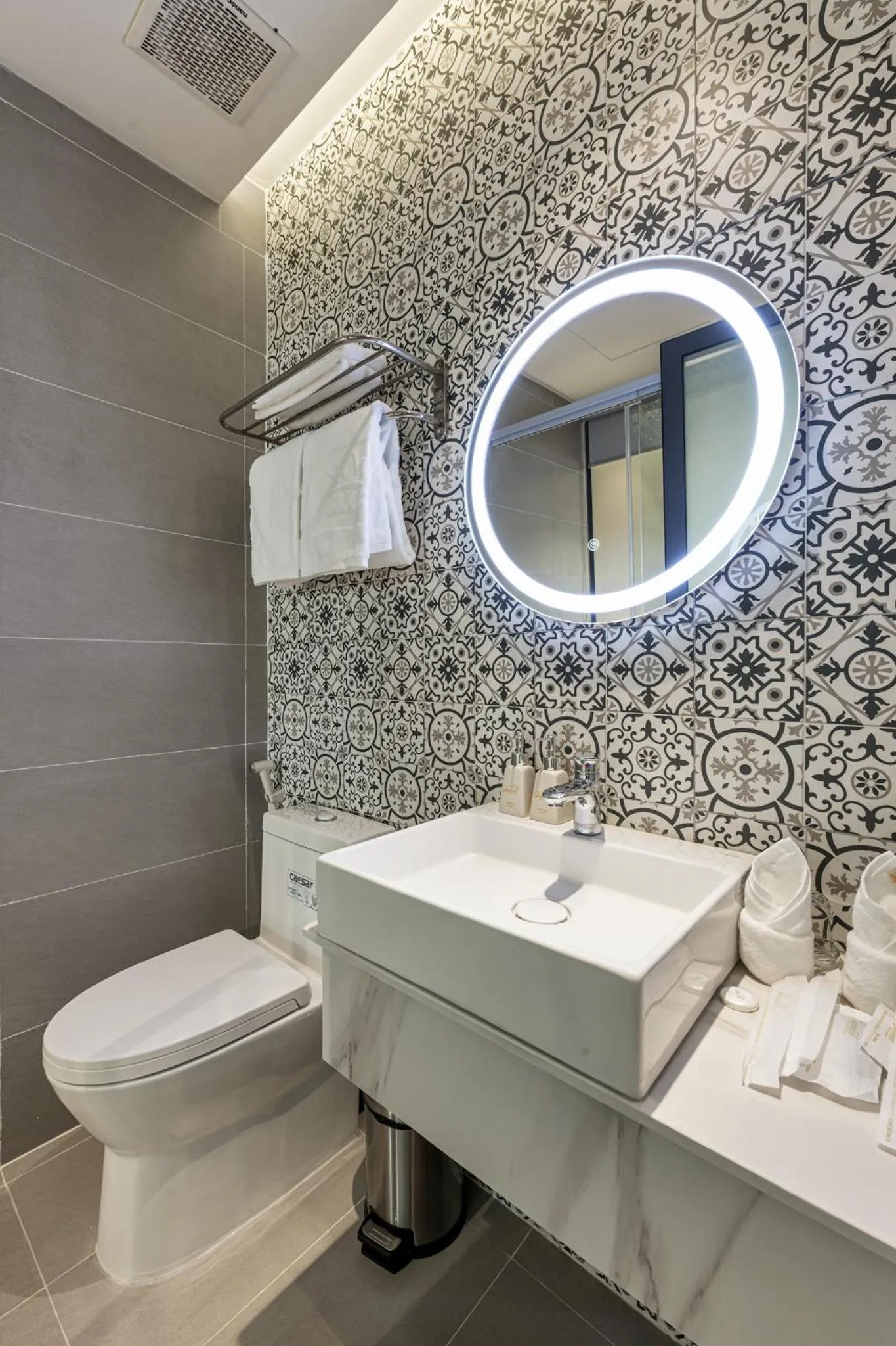 Toilet in Laputa Hotel Phú Quốc