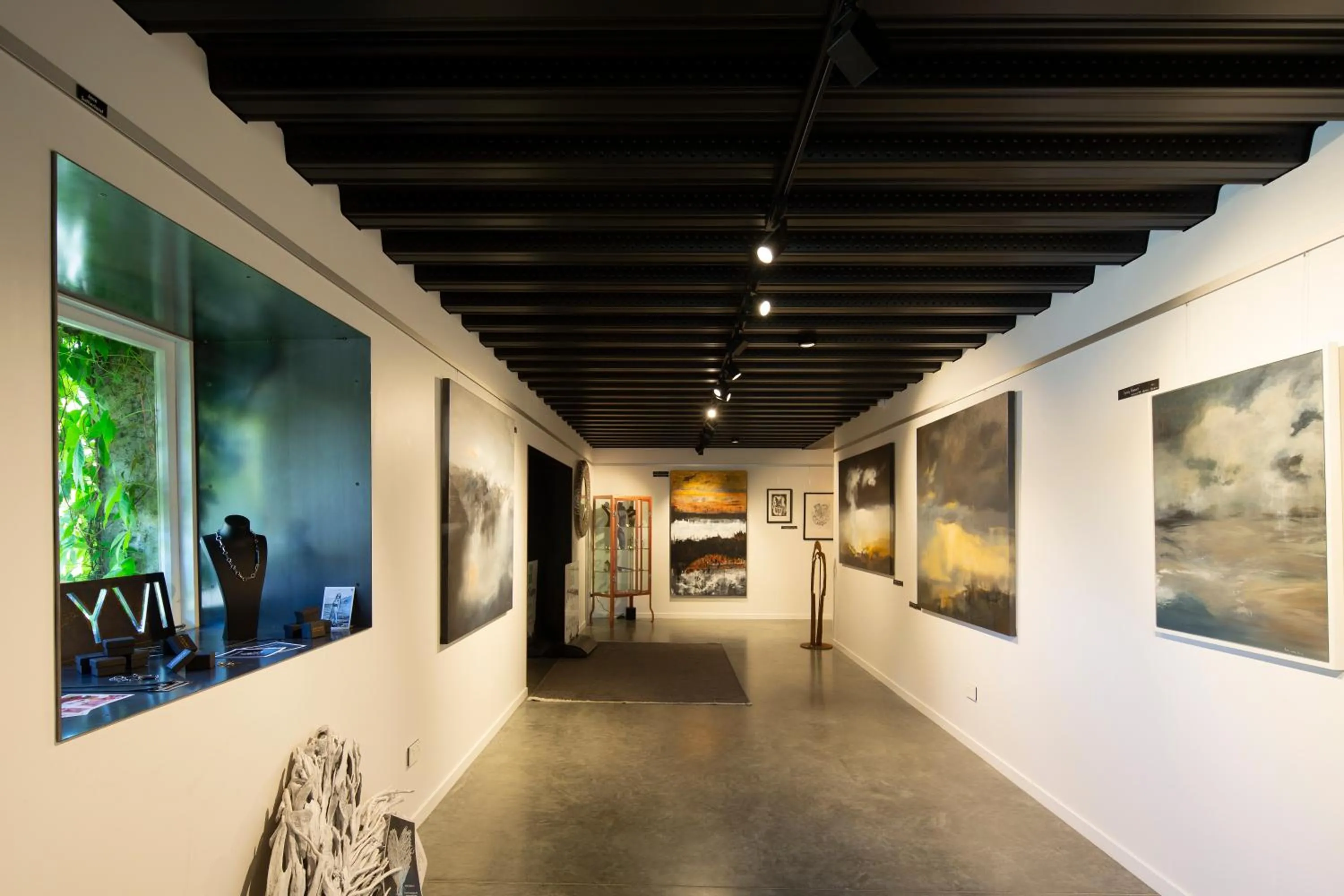 Ivy Box Art Gallery Apartment