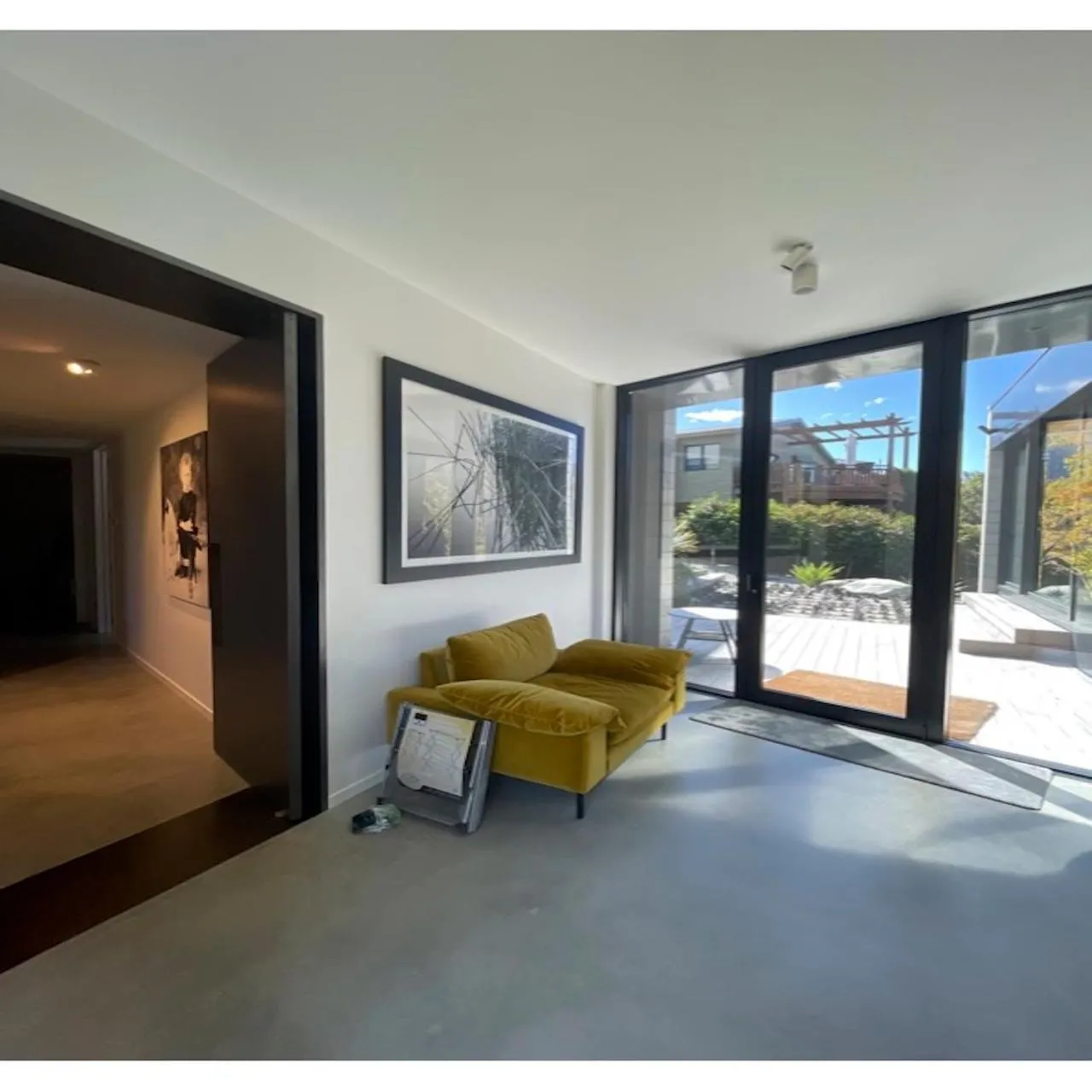 Ivy Box Art Gallery Apartment