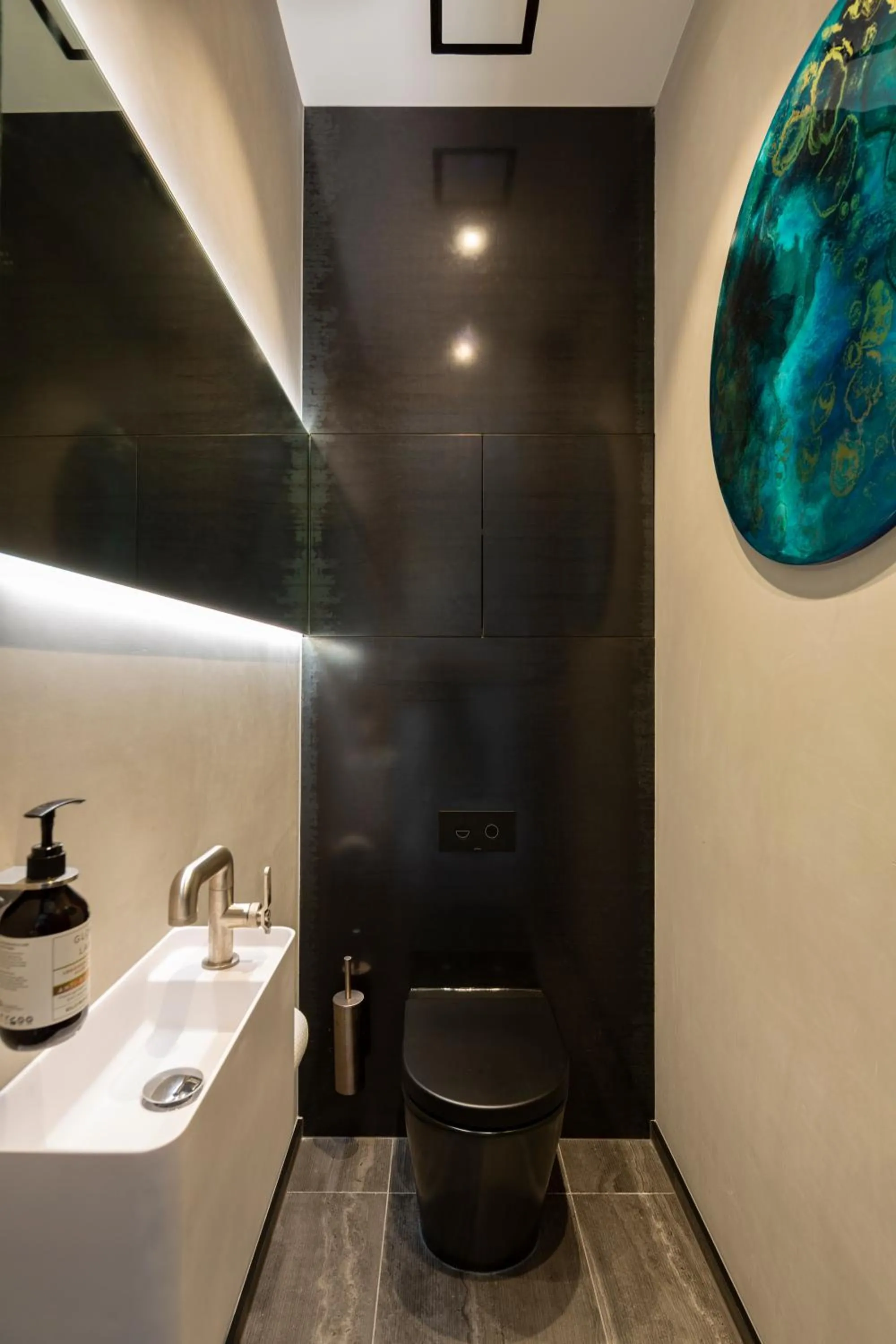 Ivy Box Art Gallery Apartment