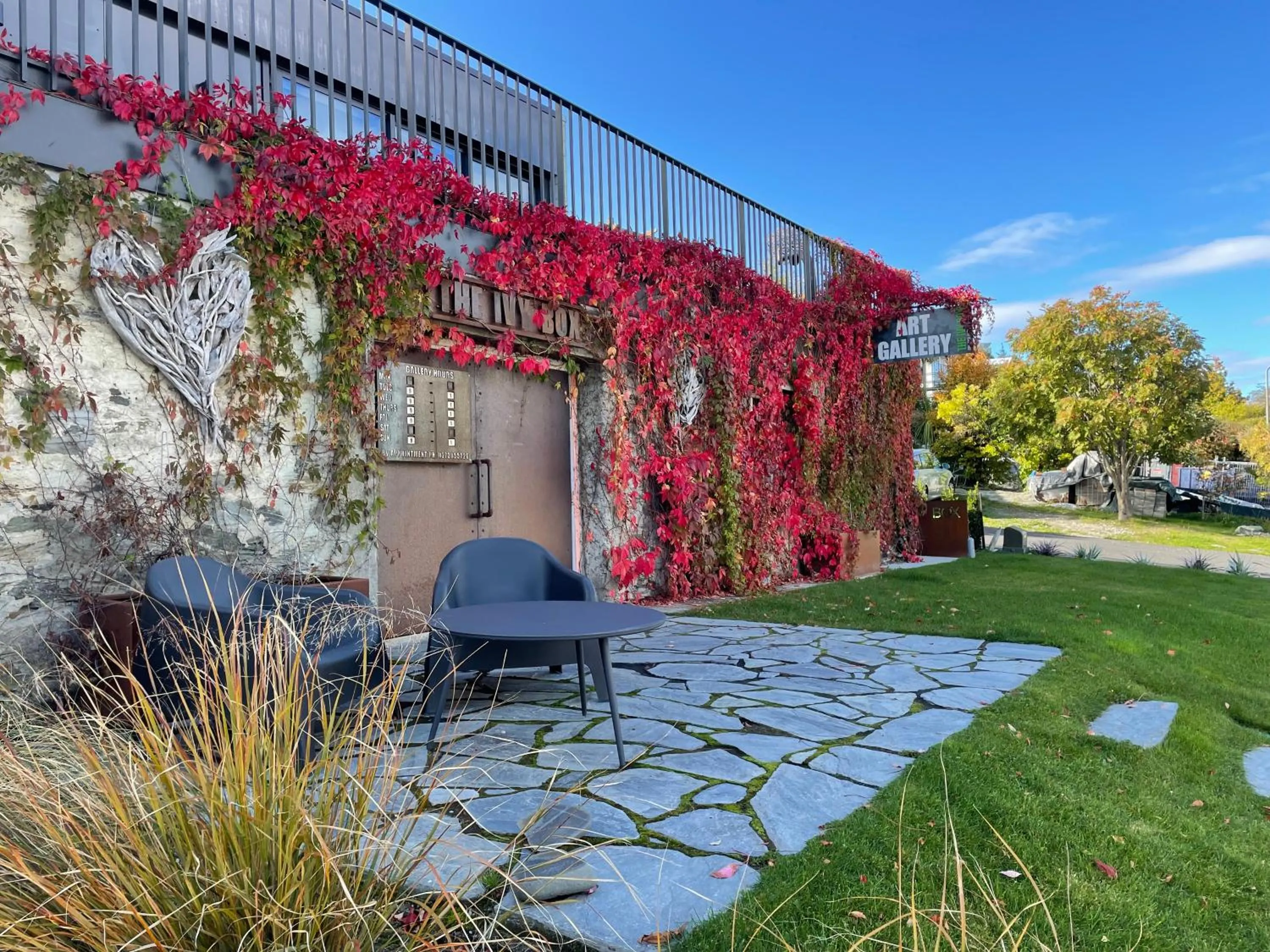 Ivy Box Art Gallery Apartment