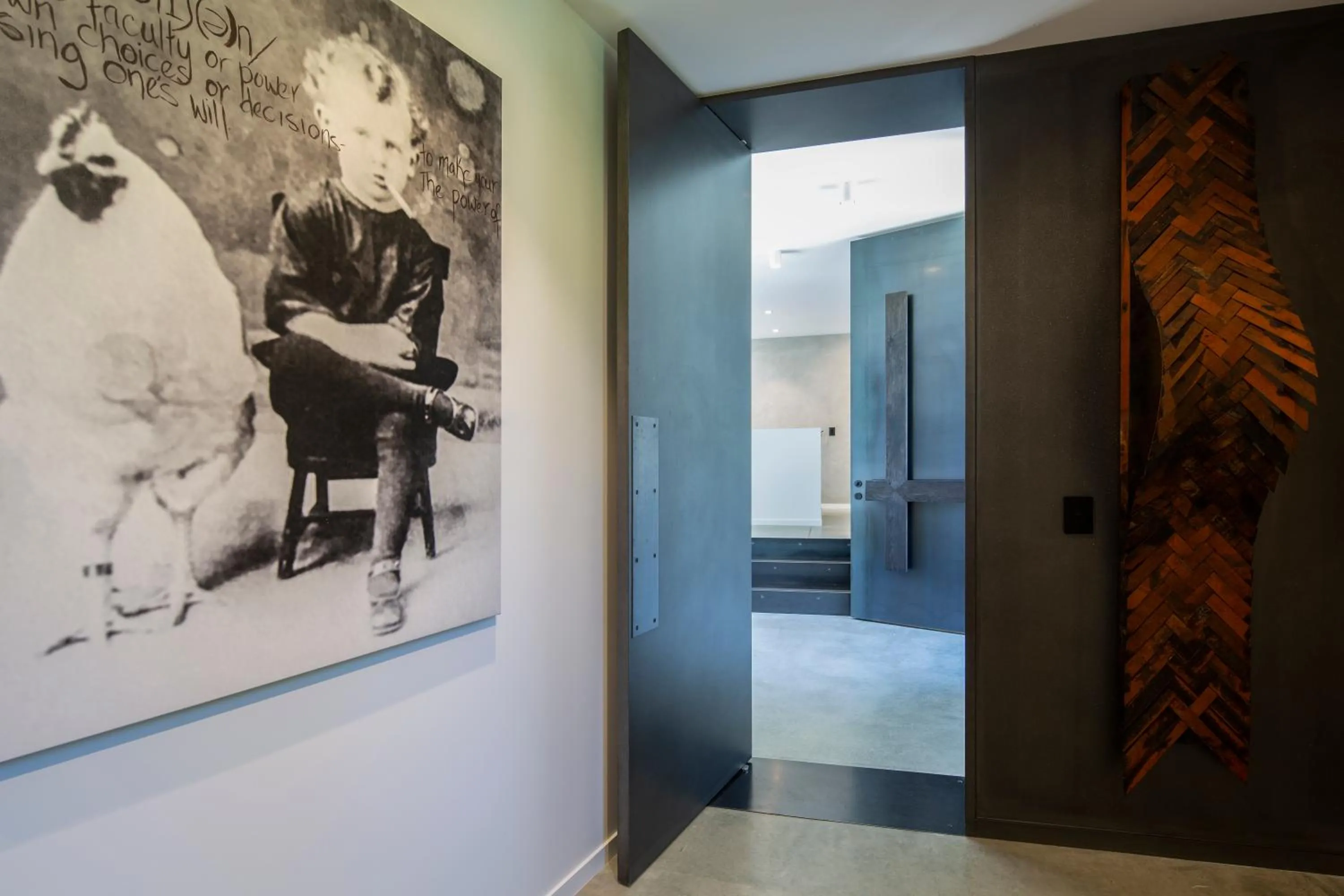 Ivy Box Art Gallery Apartment