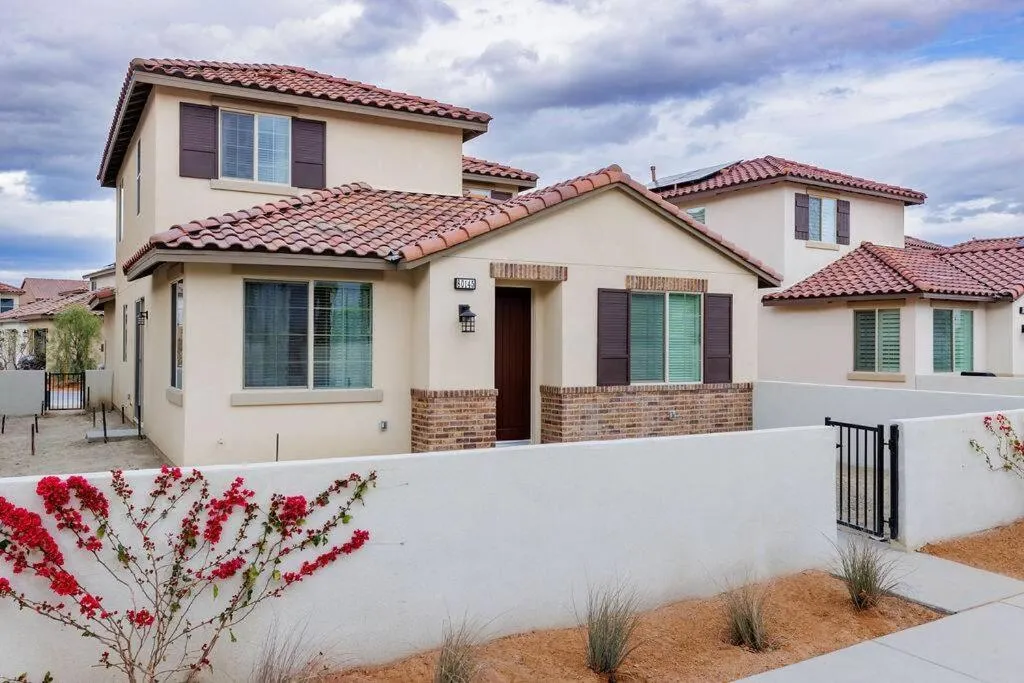 Near Coachella and Stagecoach Palm Springs , PGA resort Villa ,Golf, community pool, gym