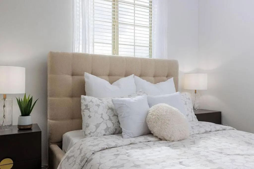 Bed in Near Coachella and Stagecoach Palm Springs , PGA resort Villa ,Golf, community pool, gym