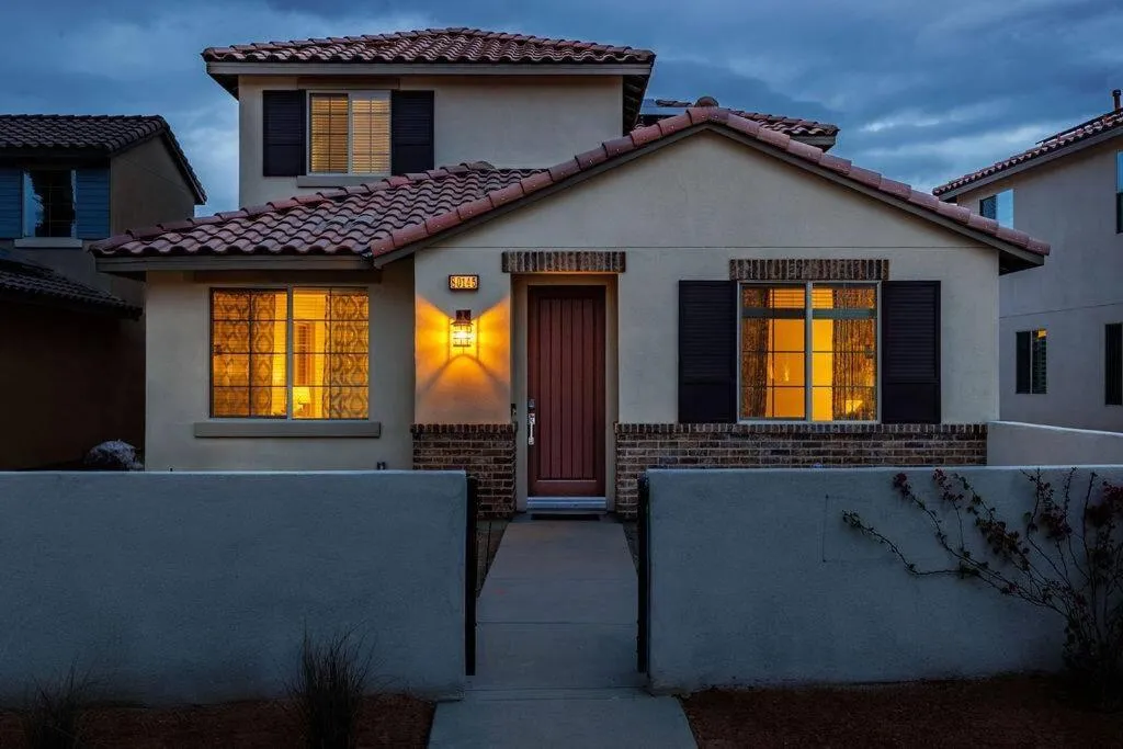 Near Coachella and Stagecoach Palm Springs , PGA resort Villa ,Golf, community pool, gym