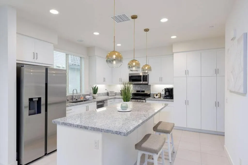 Kitchen or kitchenette in Near Coachella and Stagecoach Palm Springs , PGA resort Villa ,Golf, community pool, gym