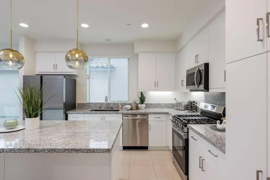 Kitchen or kitchenette in Near Coachella and Stagecoach Palm Springs , PGA resort Villa ,Golf, community pool, gym