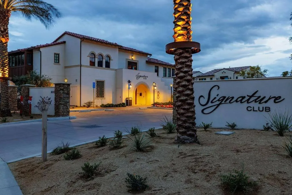 Near Coachella and Stagecoach Palm Springs , PGA resort Villa ,Golf, community pool, gym