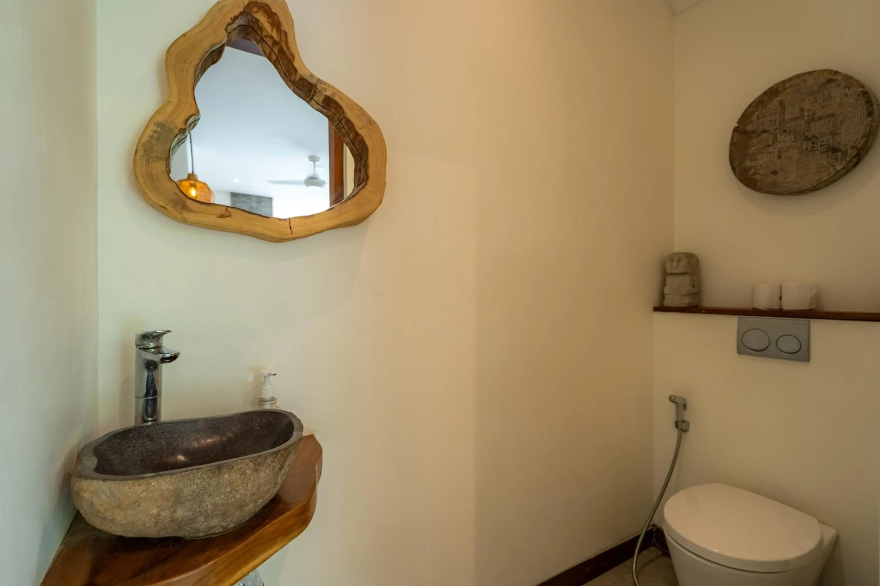 Toilet in Flores Villa by Betterplace