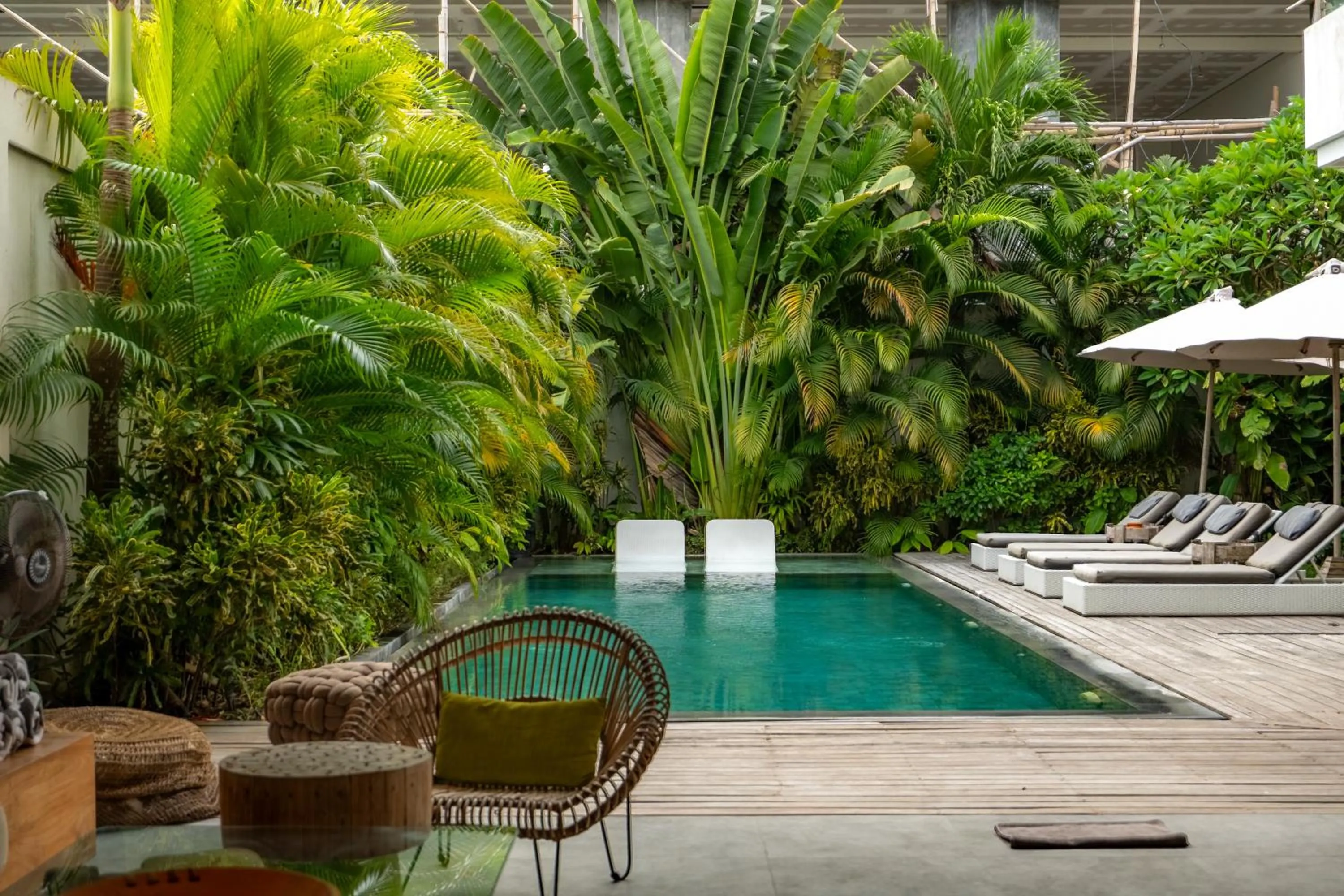 Swimming pool in Flores Villa by Betterplace