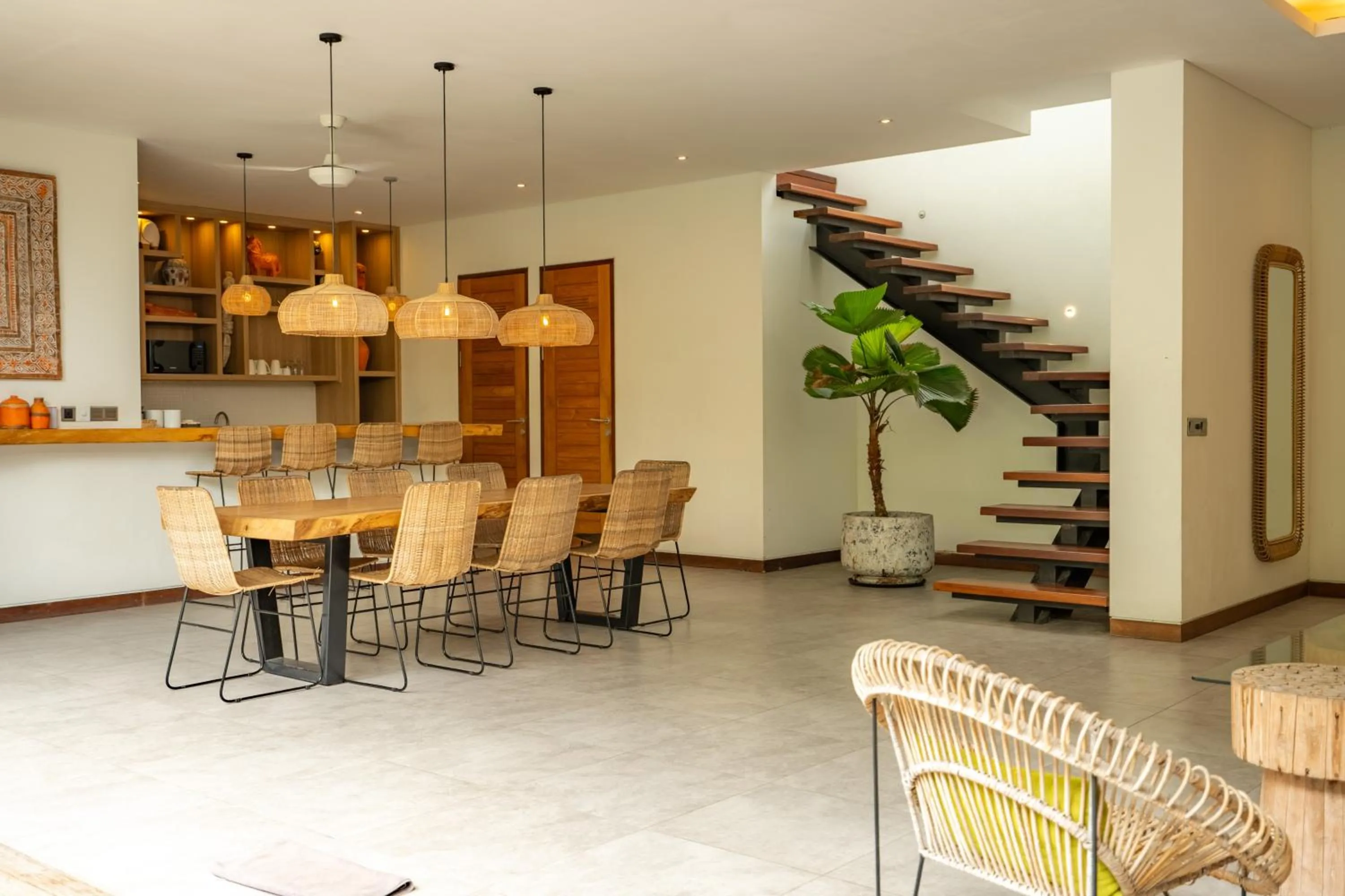 Dining area in Flores Villa by Betterplace