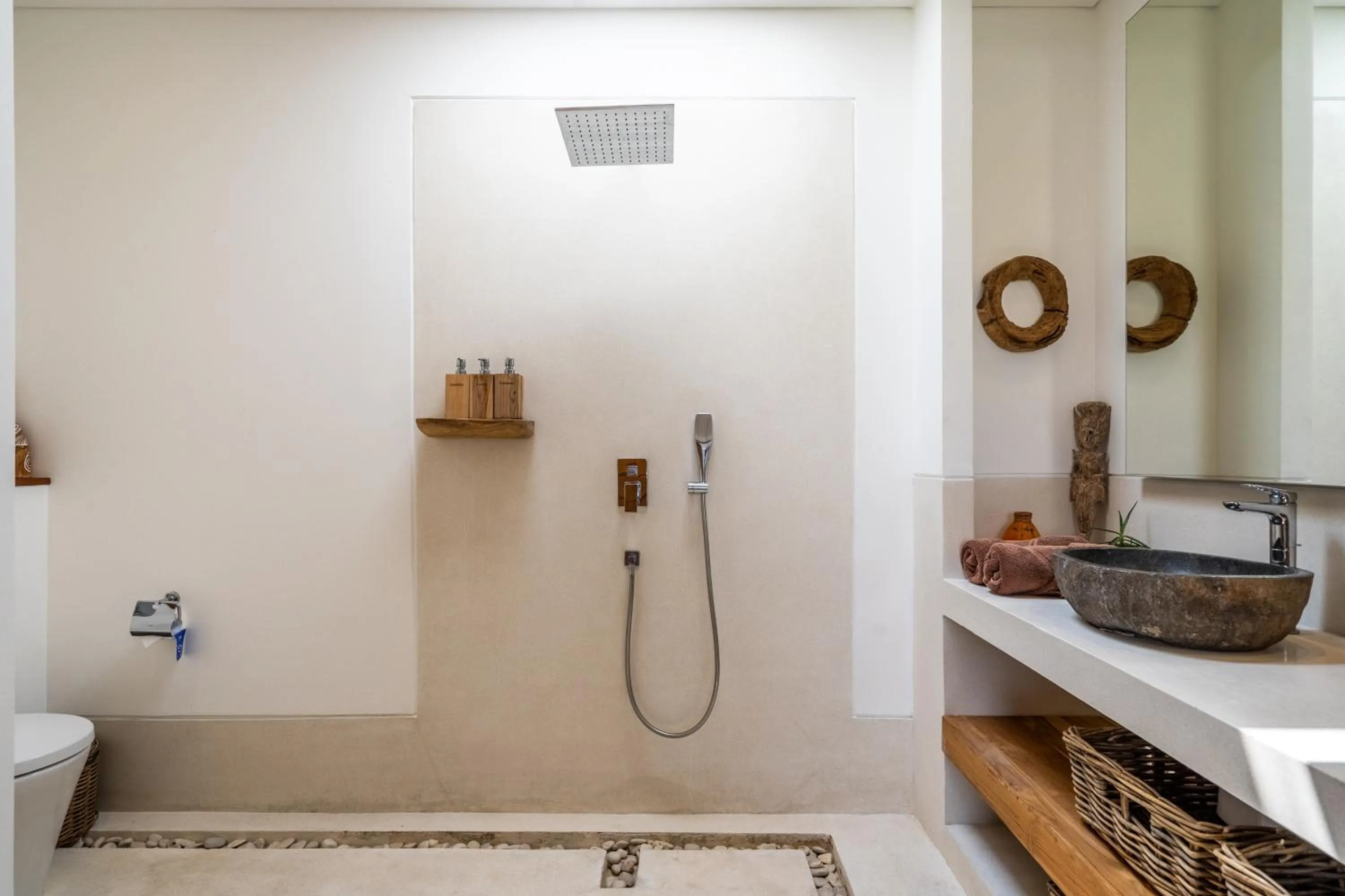 Shower in Flores Villa by Betterplace