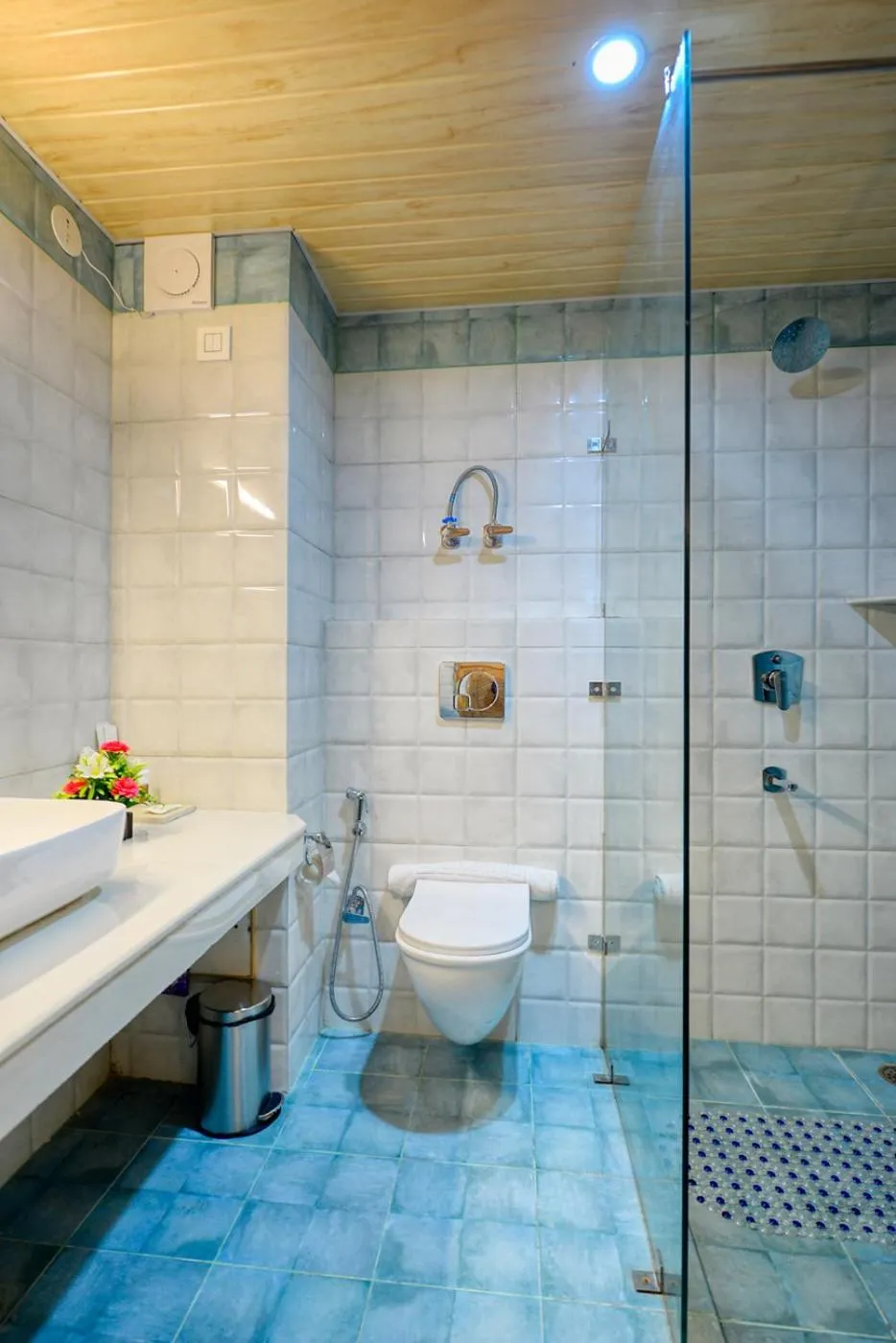 Bathroom in Clarks Inn Suites, Manali