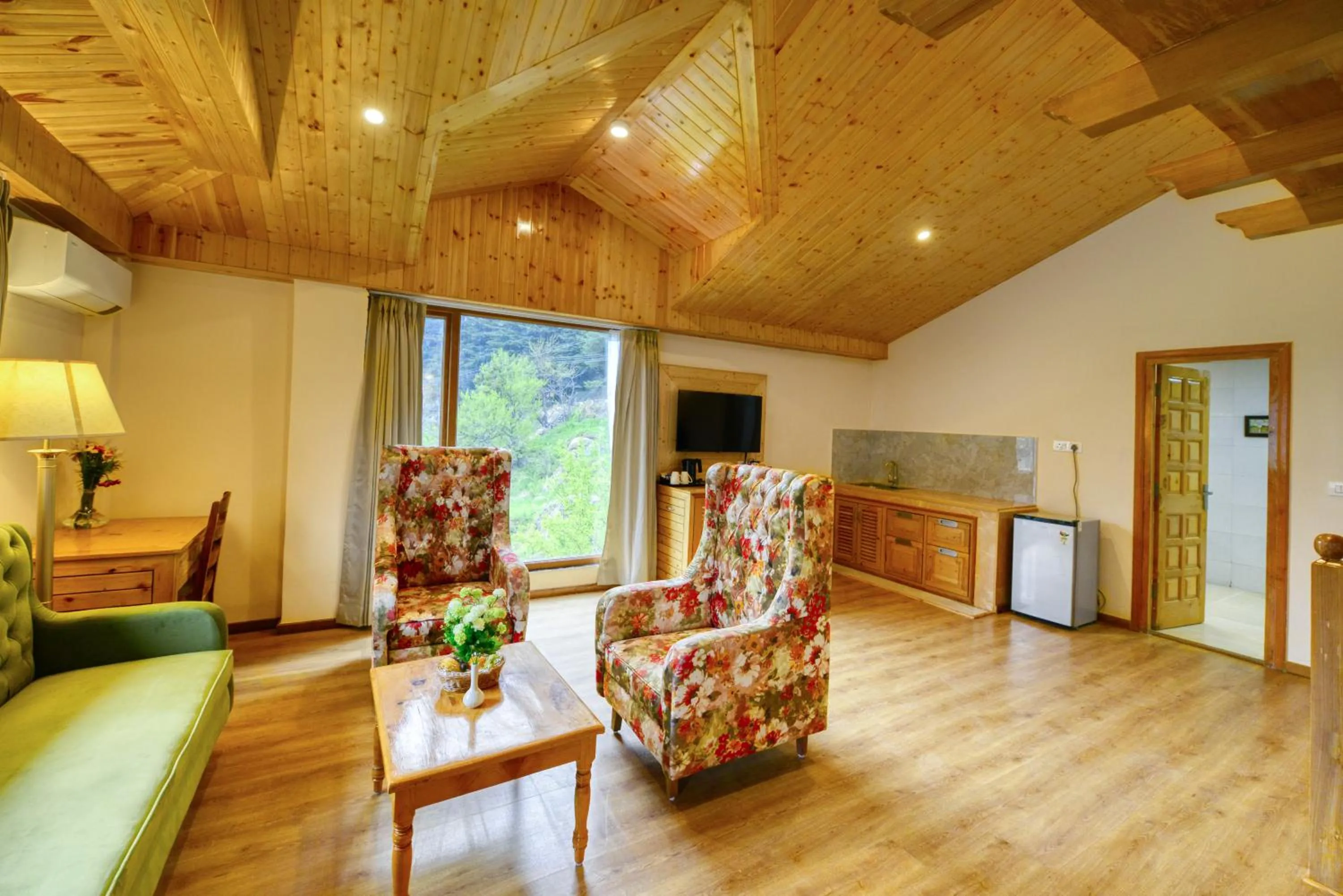 Seating area in Clarks Inn Suites, Manali