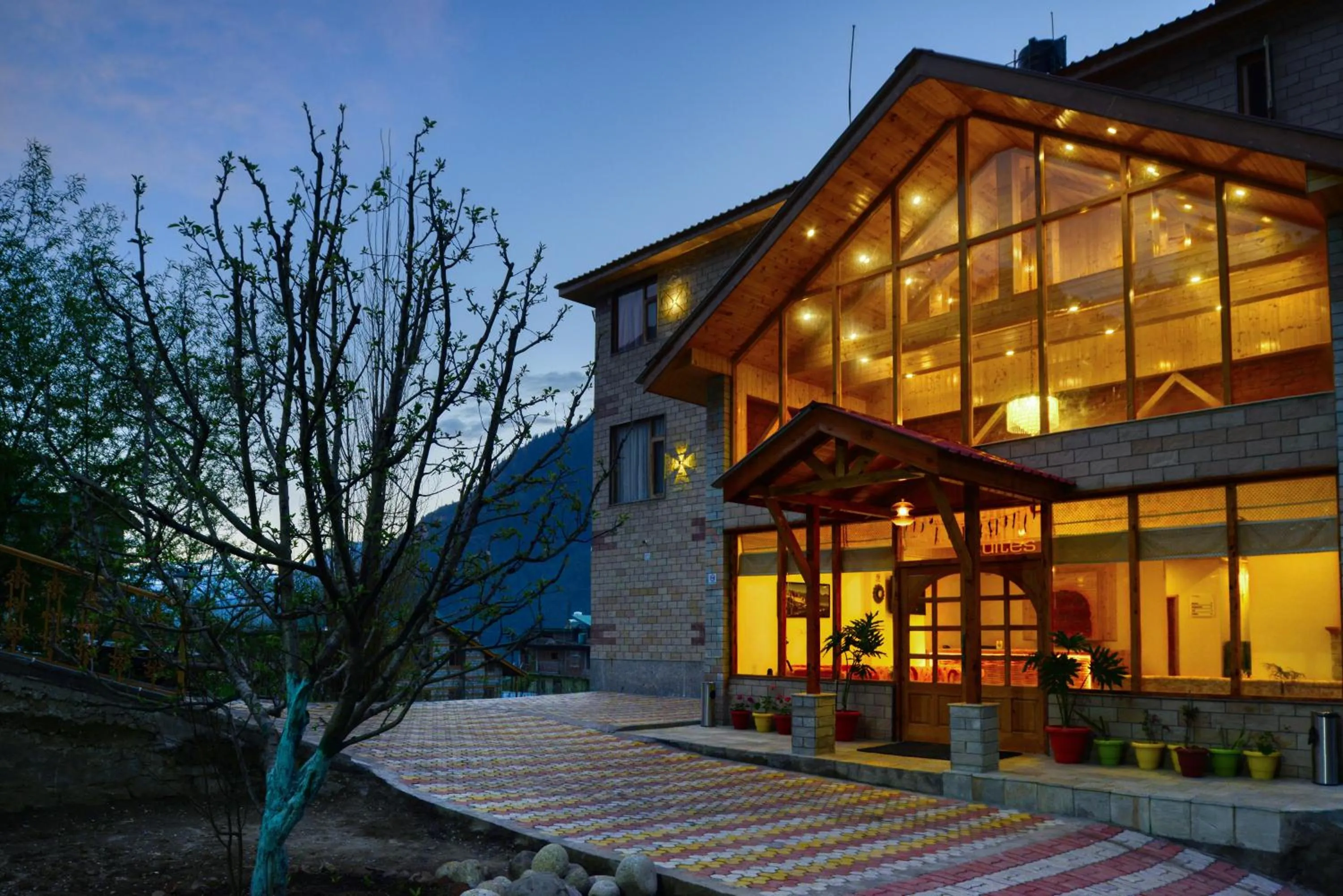 Night in Clarks Inn Suites, Manali