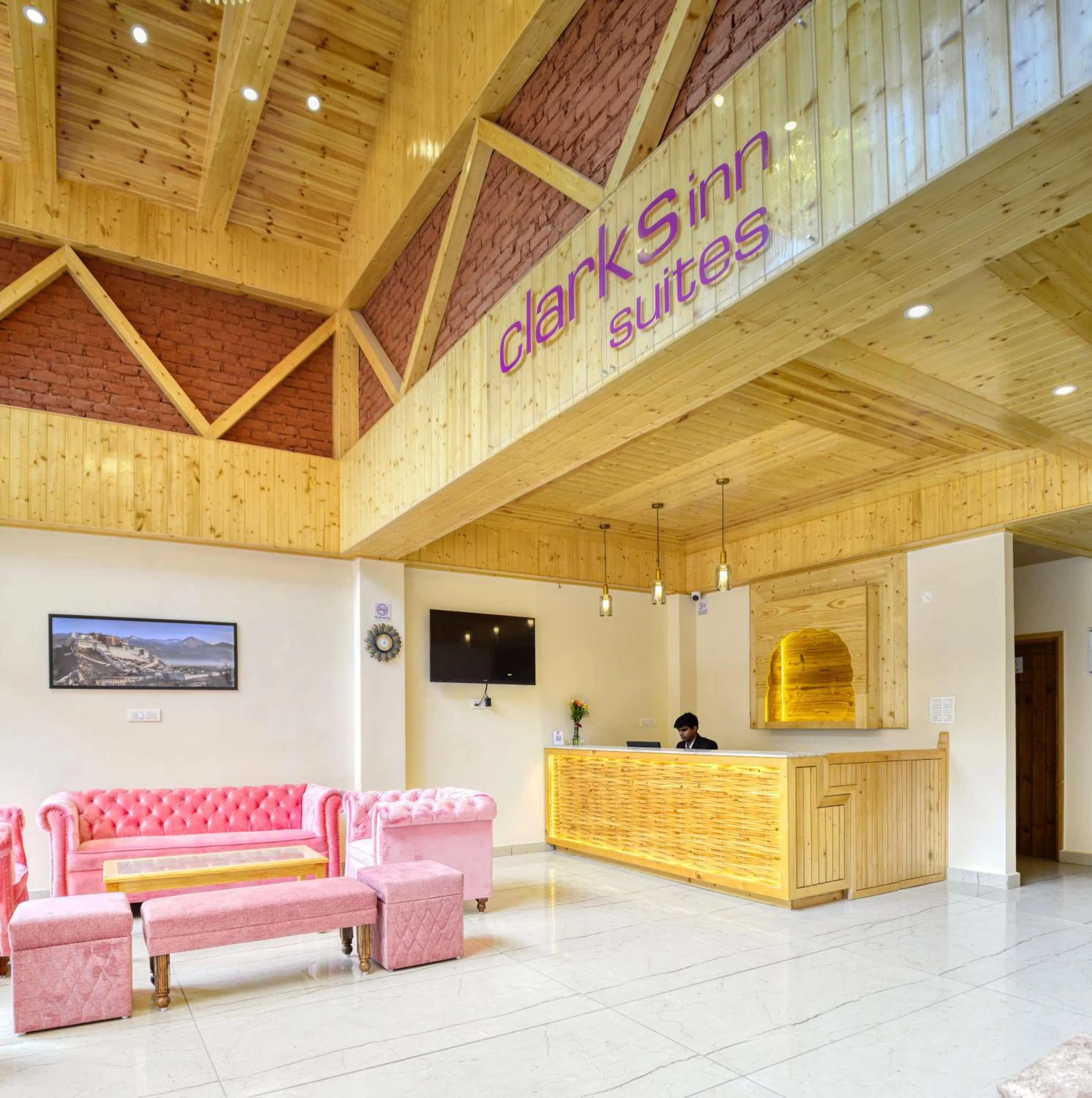 Lobby or reception in Clarks Inn Suites, Manali
