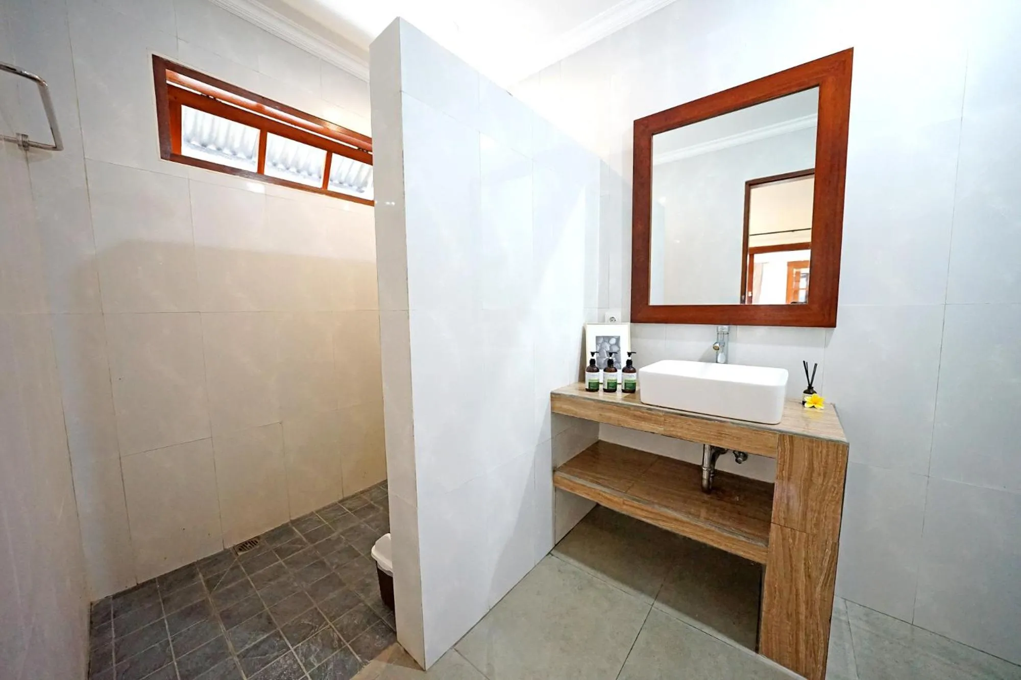 Bathroom in The Lavana Villa Kubu Life Kerobokan Seminyak (3 Bedroom Villa)