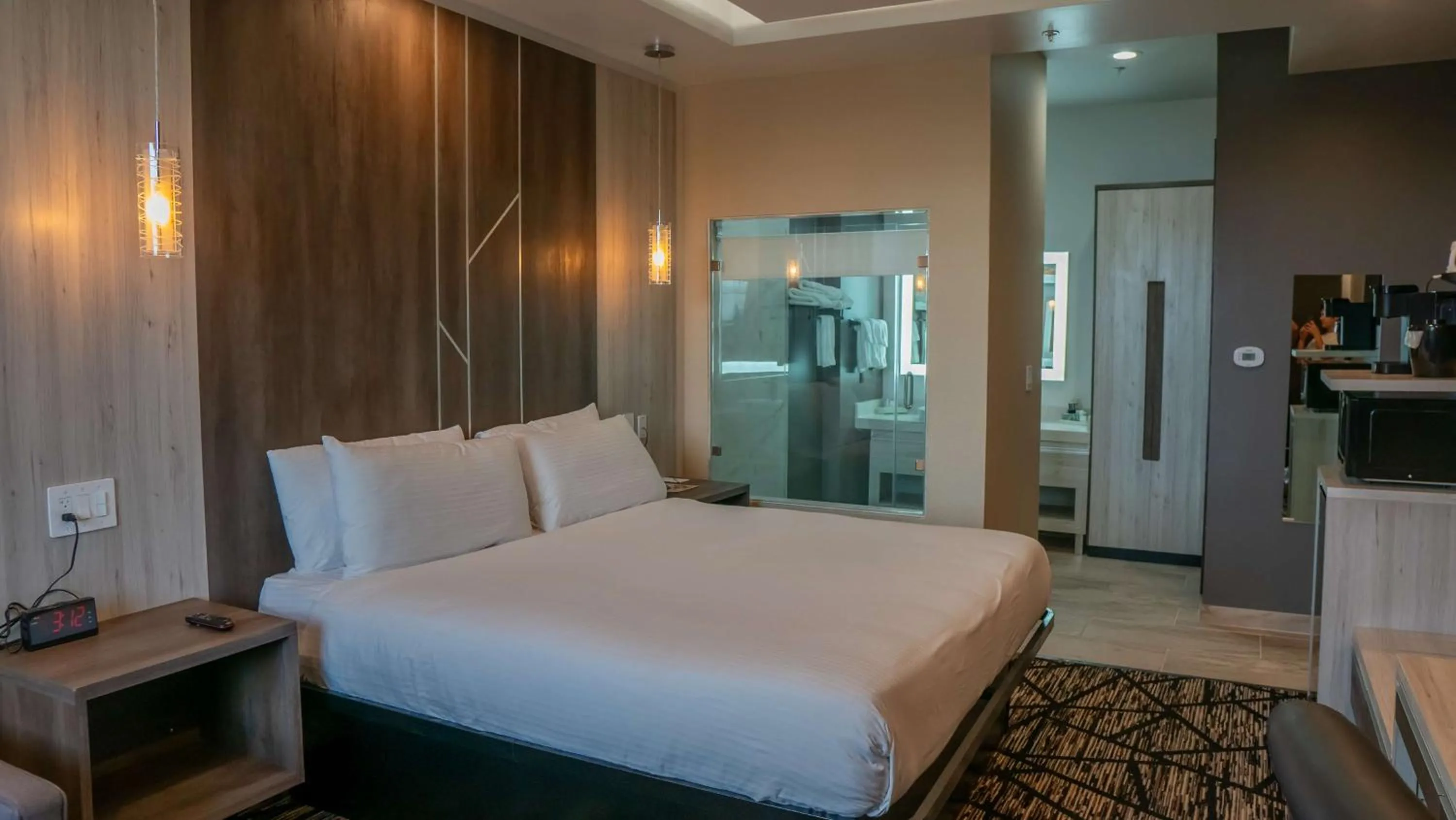 Bedroom, Bed in Comfeeni Inn and Suites