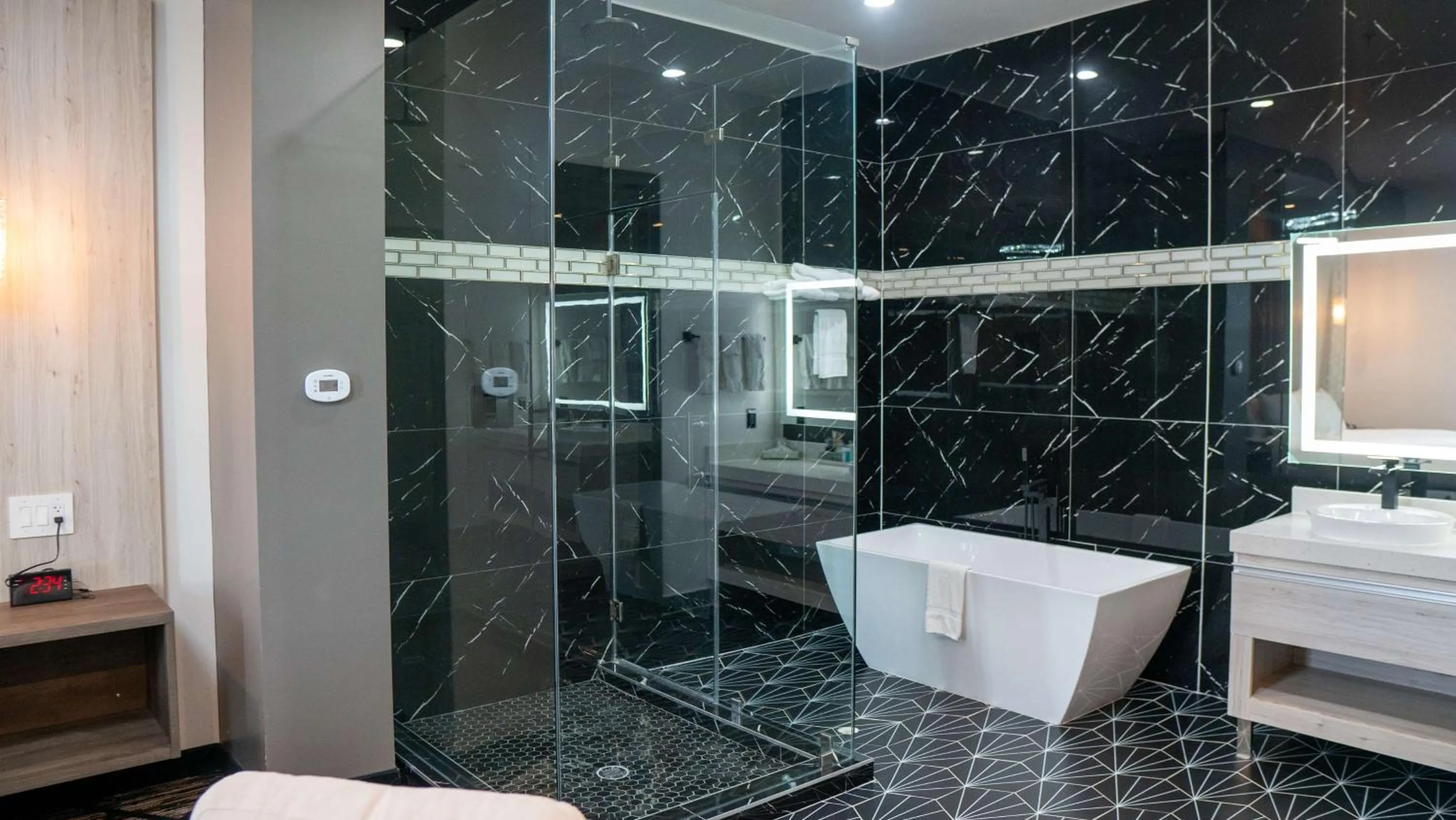 Bathroom in Comfeeni Inn and Suites