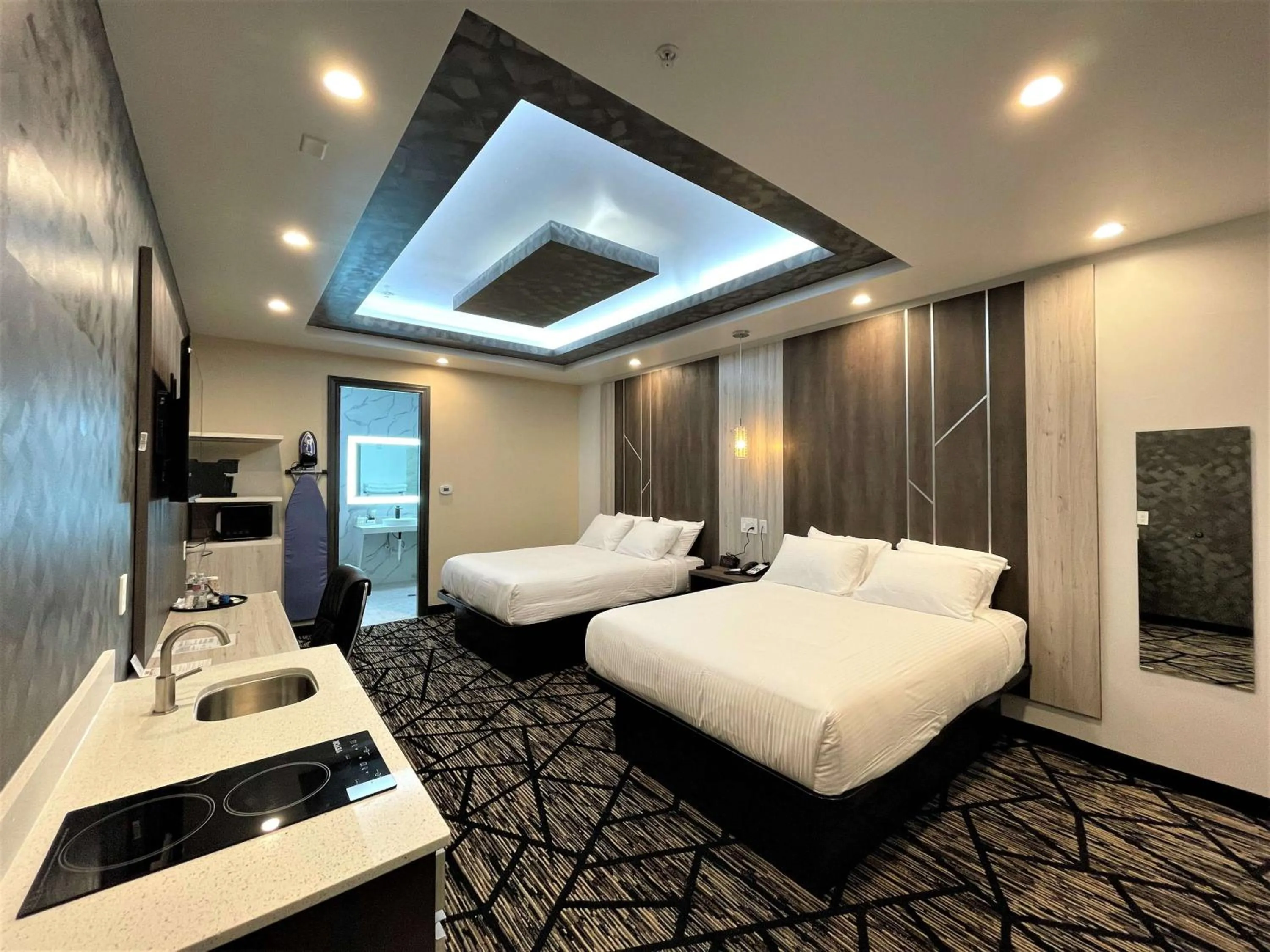 Bedroom, Bed in Comfeeni Inn and Suites