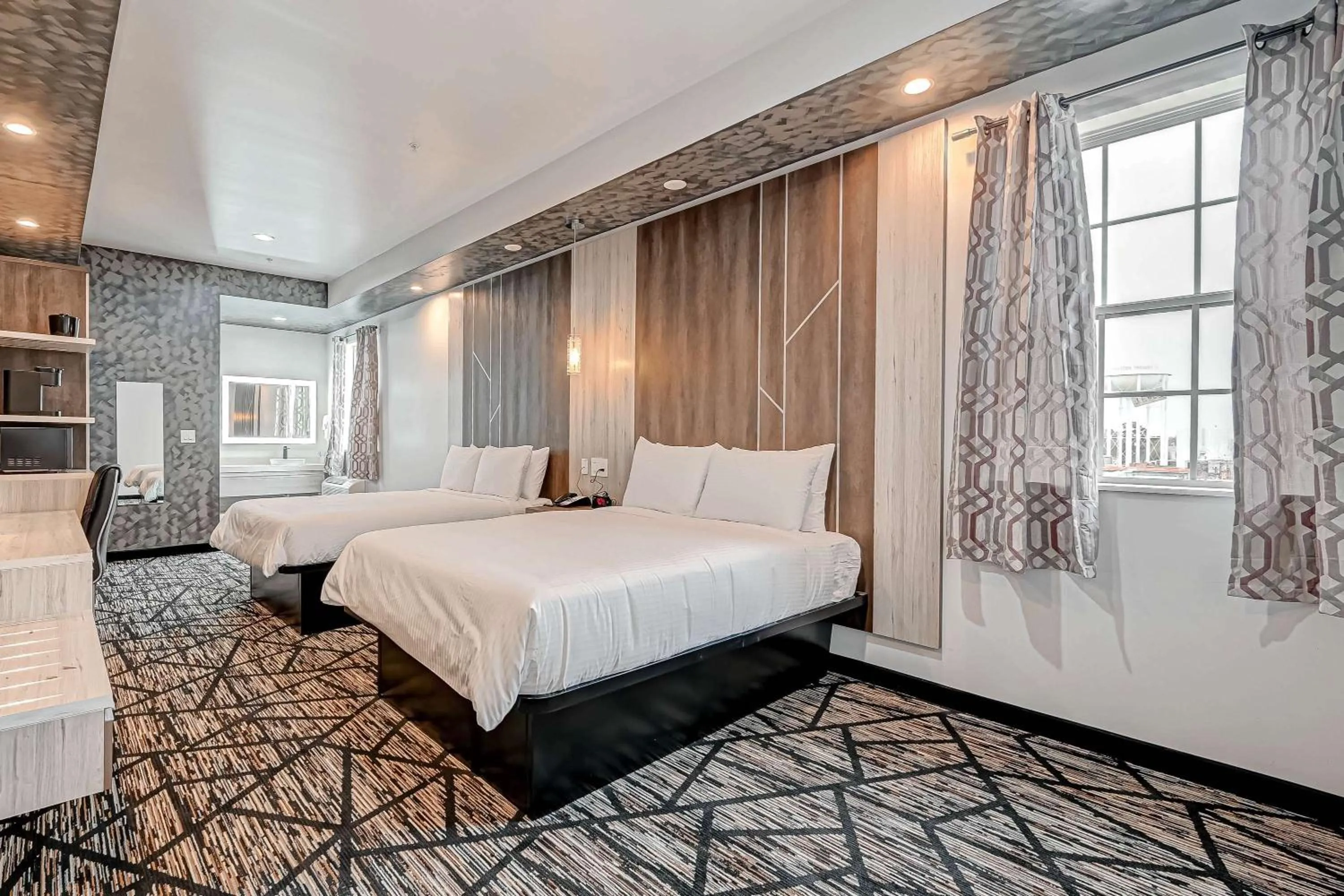 Bedroom, Bed in Comfeeni Inn and Suites