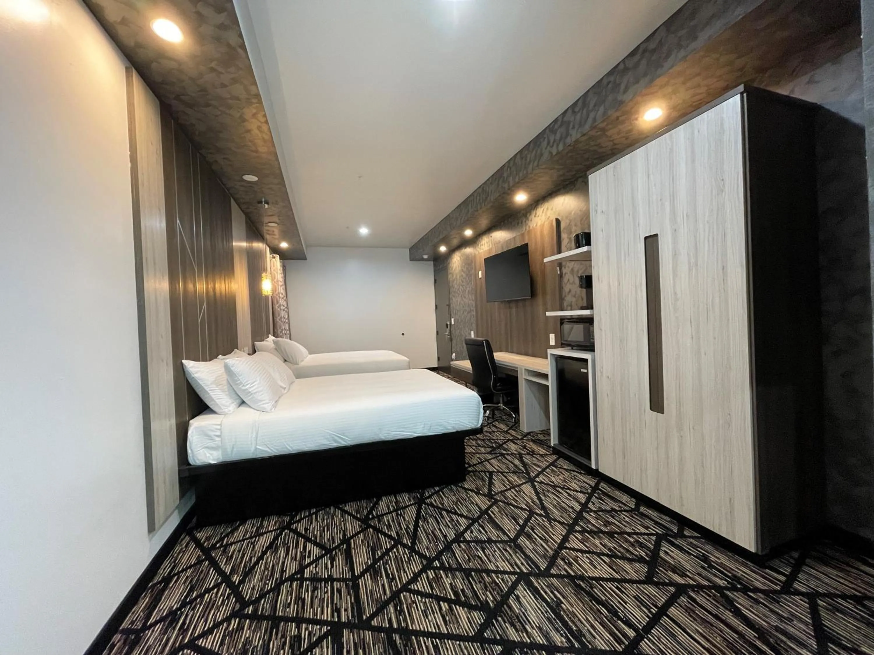 Bedroom, Bed in Comfeeni Inn and Suites