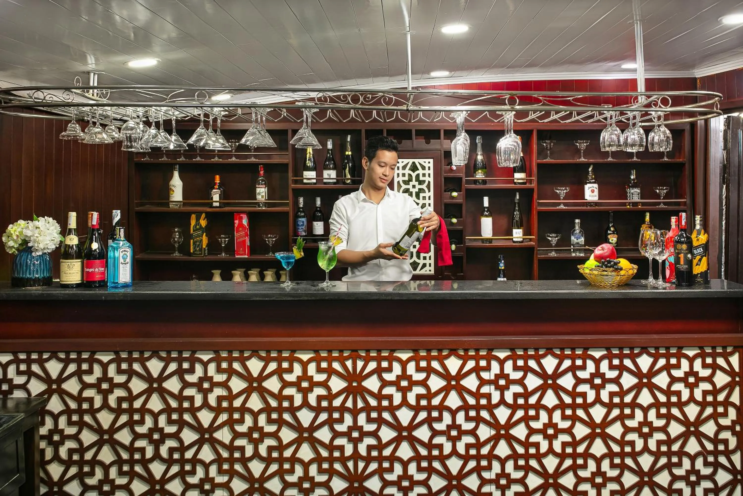 Lounge or bar in La Regina Classic Cruise