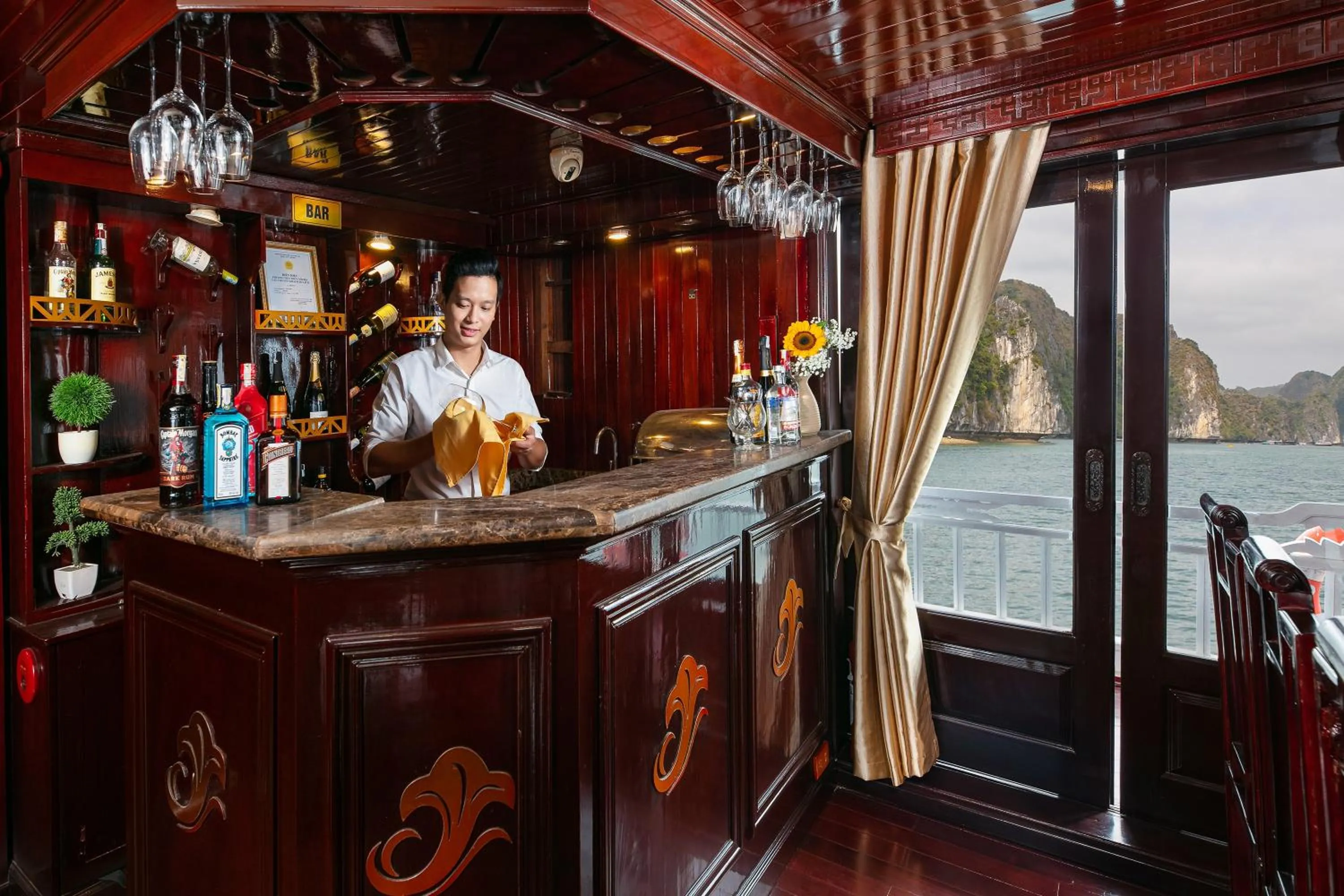 Restaurant/places to eat in La Regina Classic Cruise