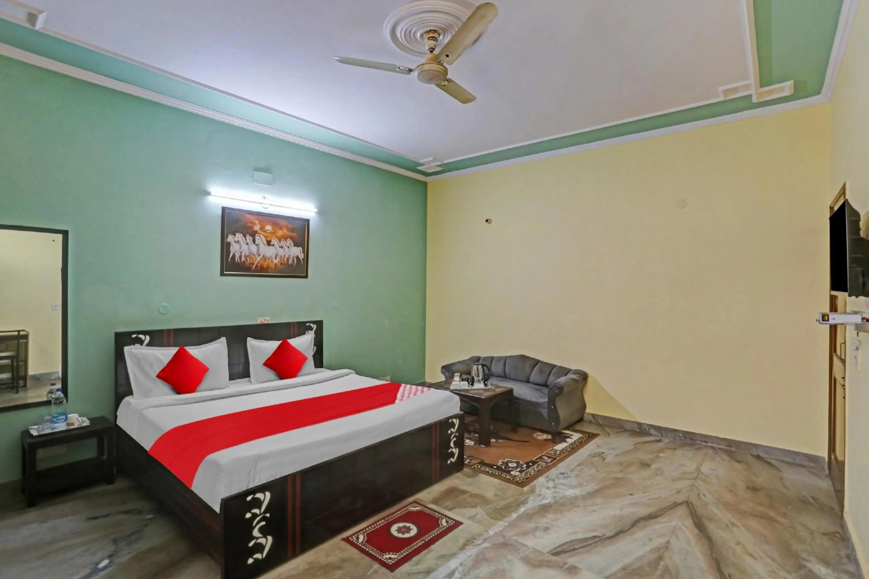 Bedroom in OYO Flagship 81046 Royal Retreat