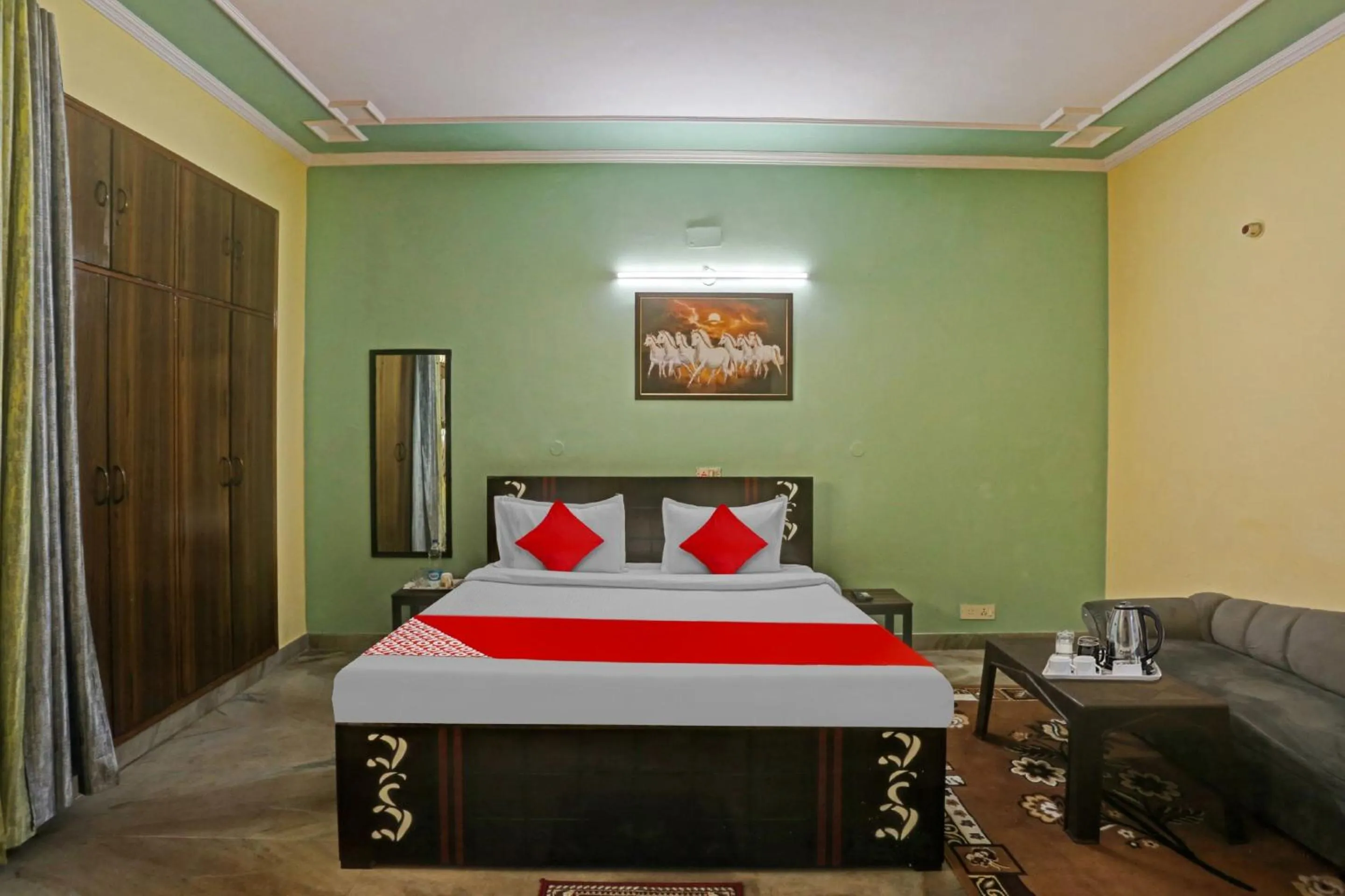 Bedroom in OYO Flagship 81046 Royal Retreat