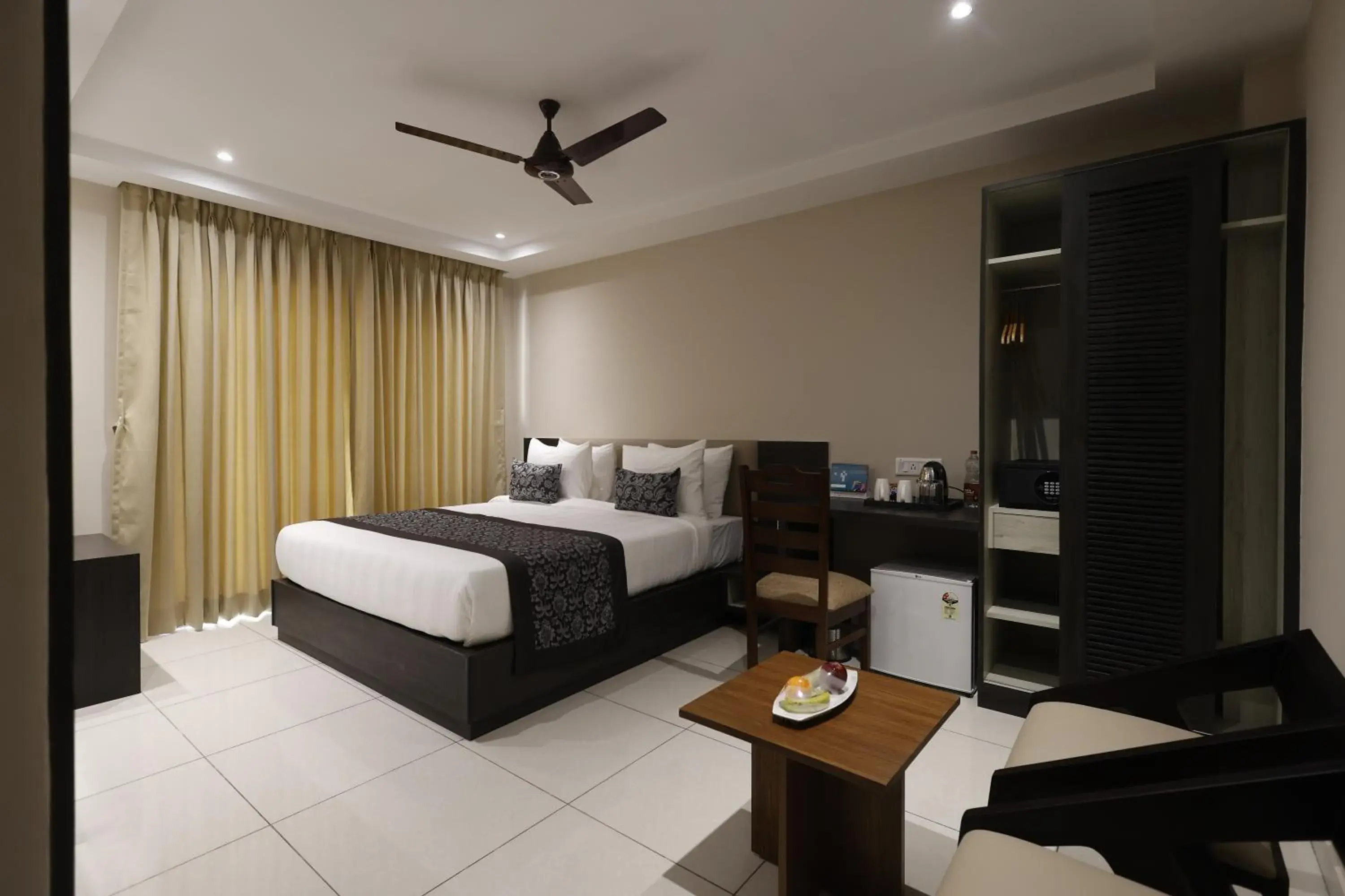 Superior King Room in Pride Biznotel Canopus, Digha Superior King Room in Pride Biznotel Canopus, Digha