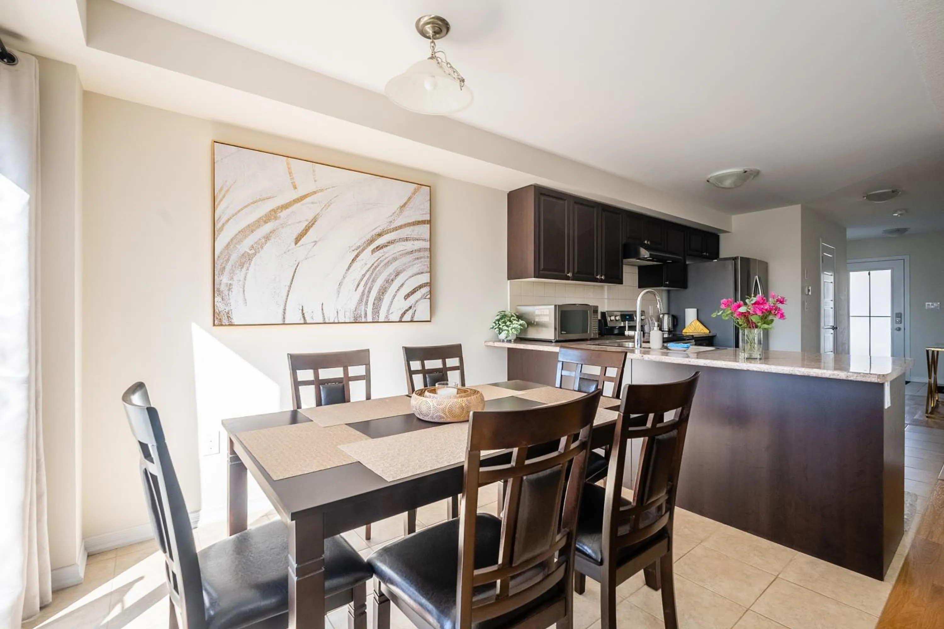 Kitchen or kitchenette in GlobalStay 3 Bedroom Townhouse Near Niagara Falls Brock University