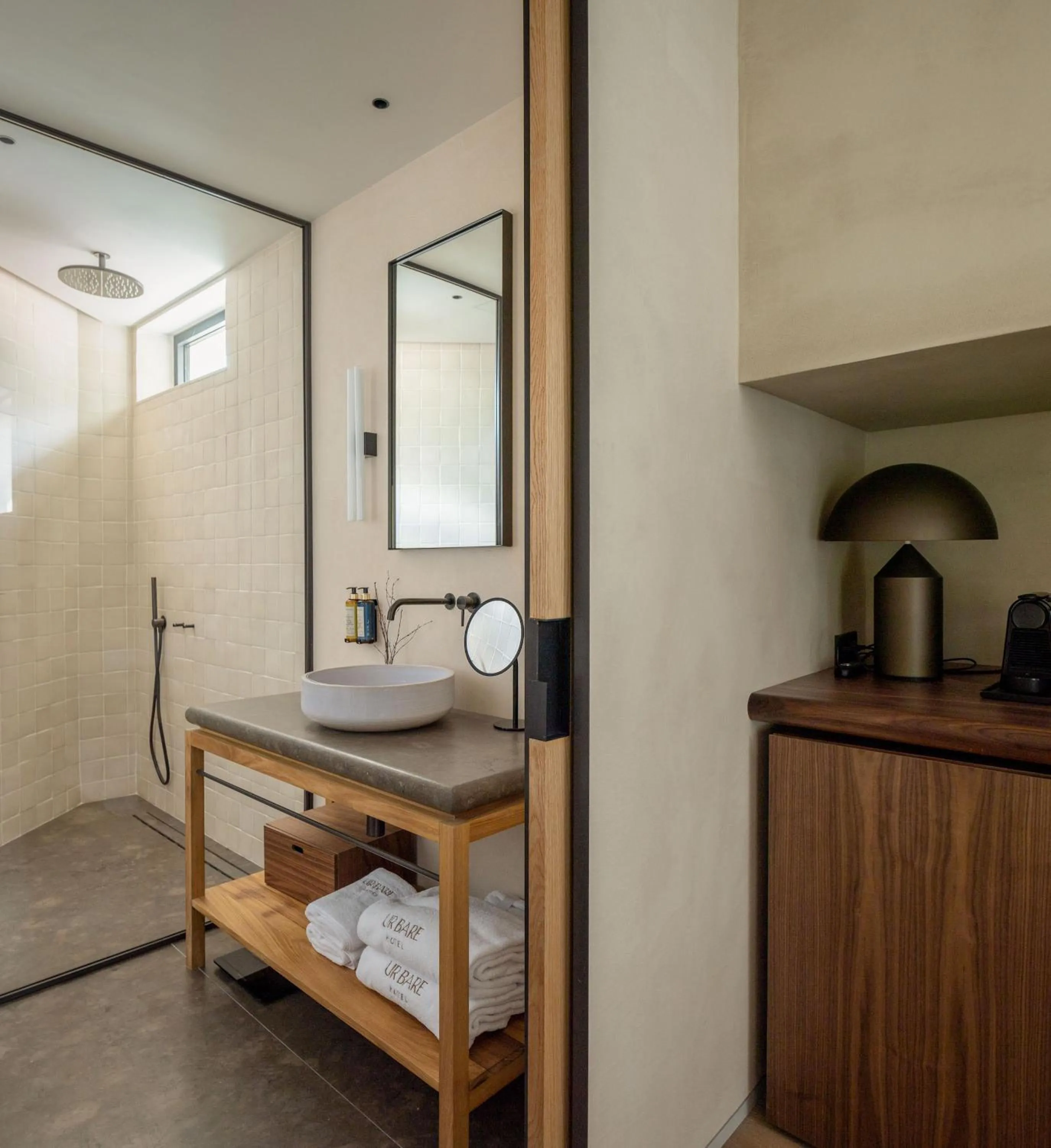 Shower in Hotel Ur Bare