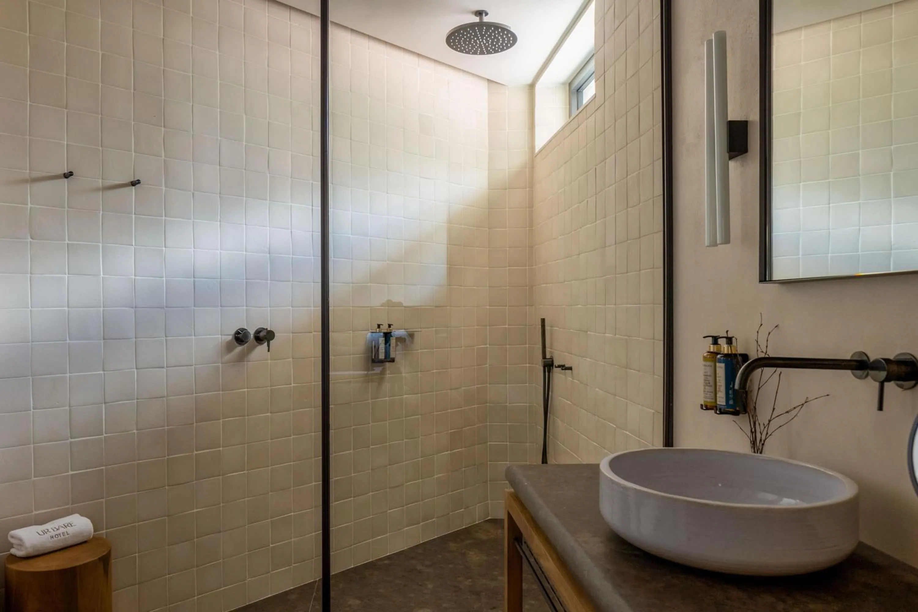 Shower in Hotel Ur Bare