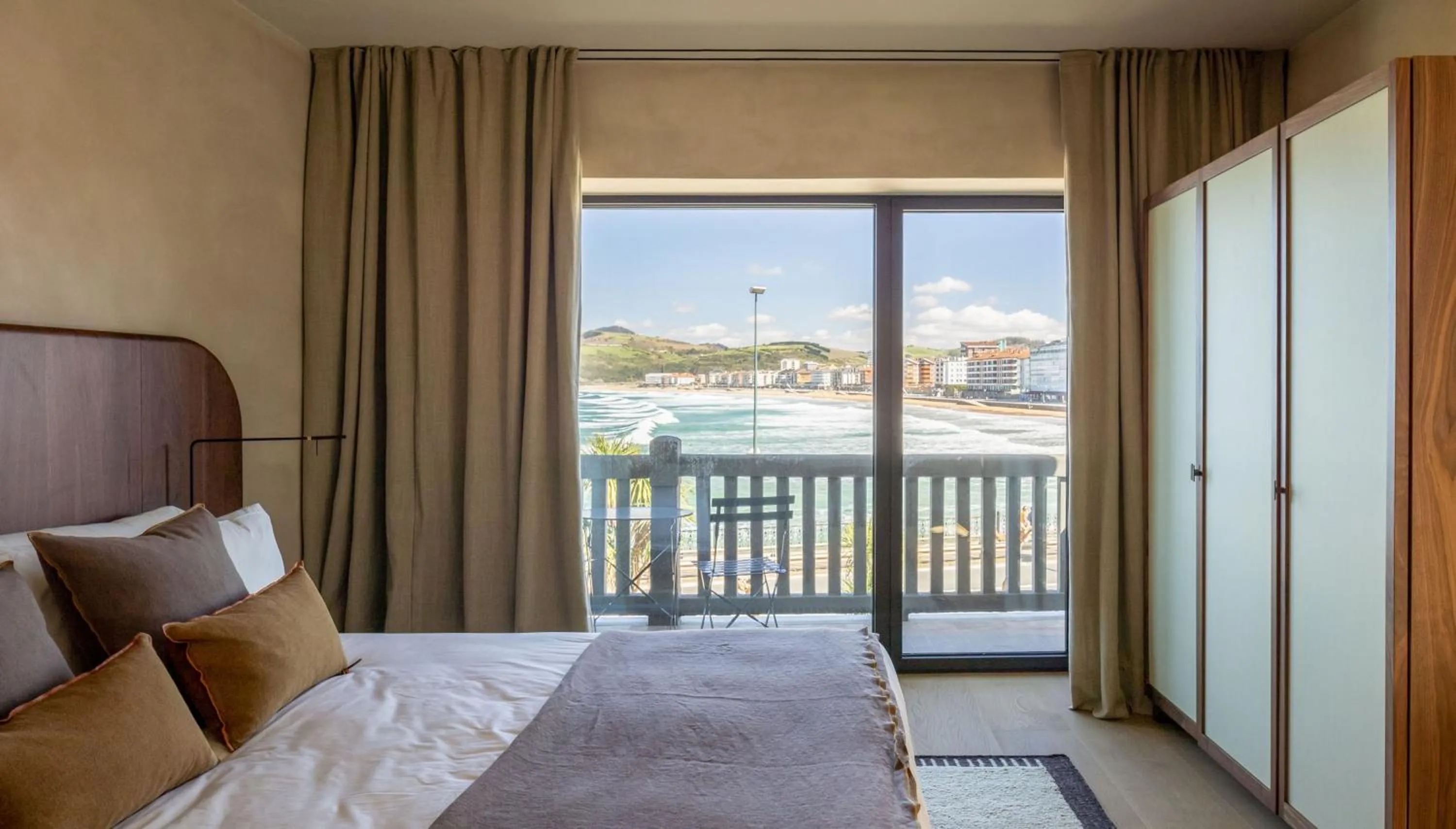 Sea view, Bed in Hotel Ur Bare