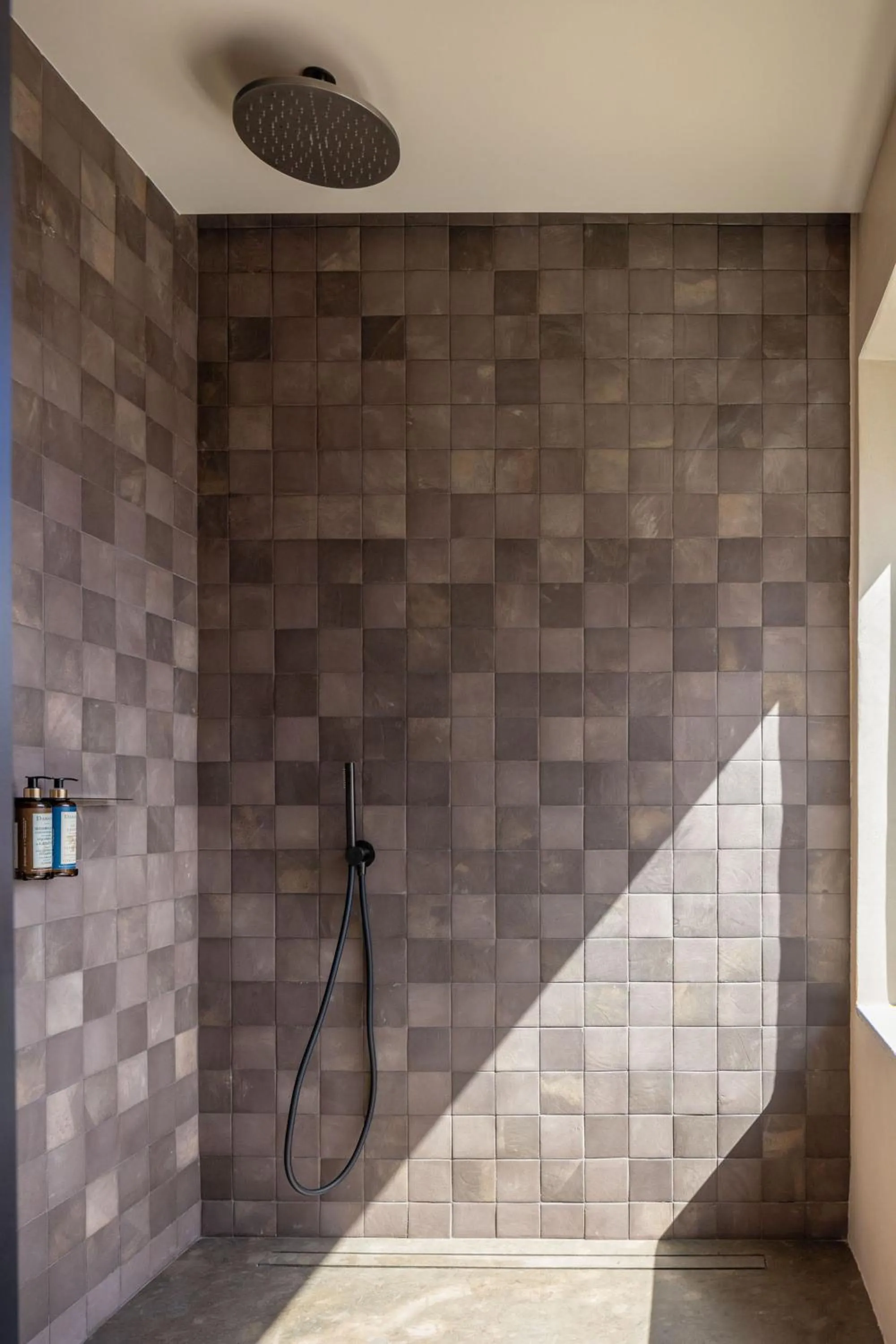 Shower in Hotel Ur Bare