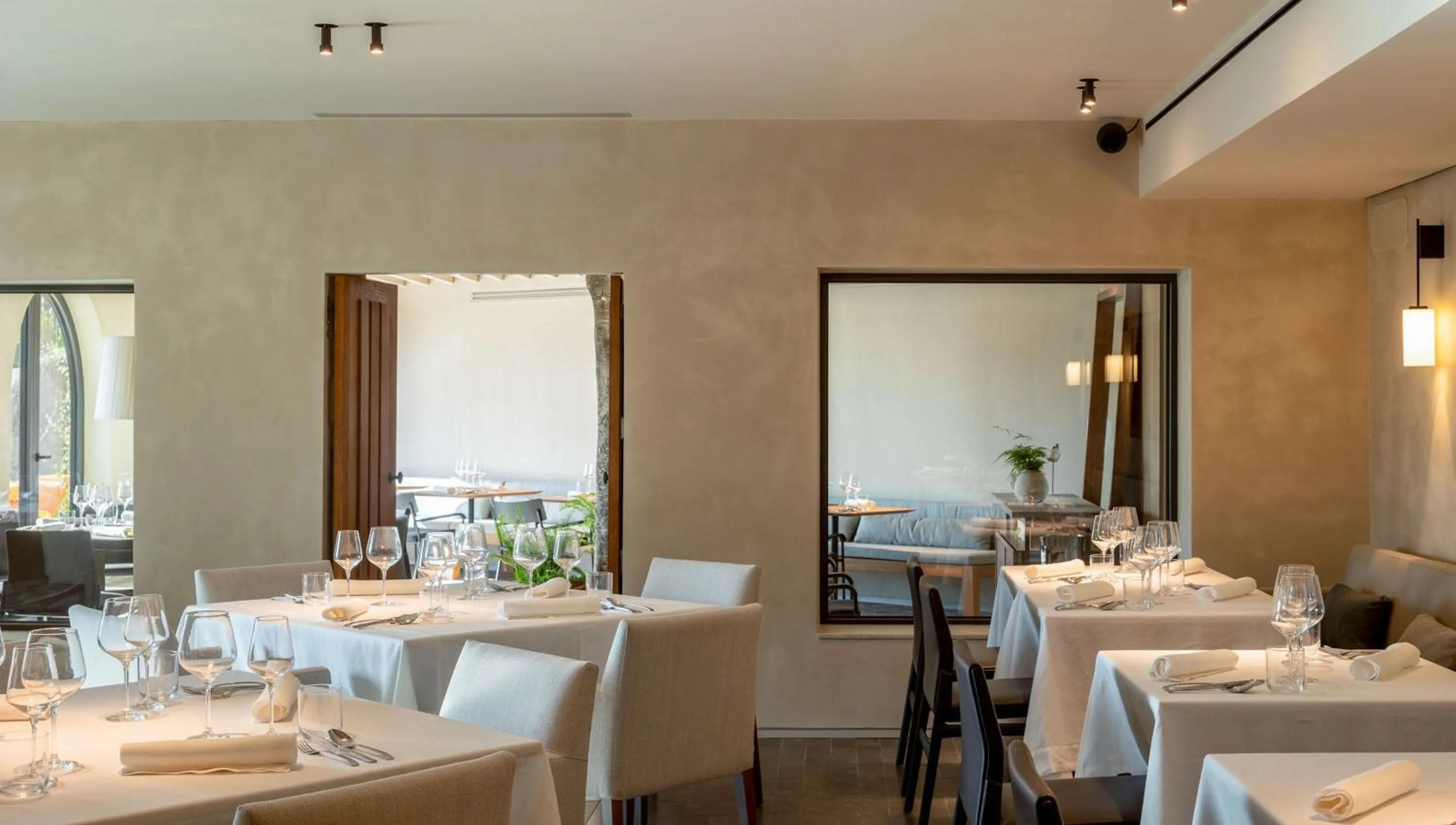 Restaurant/places to eat in Hotel Ur Bare