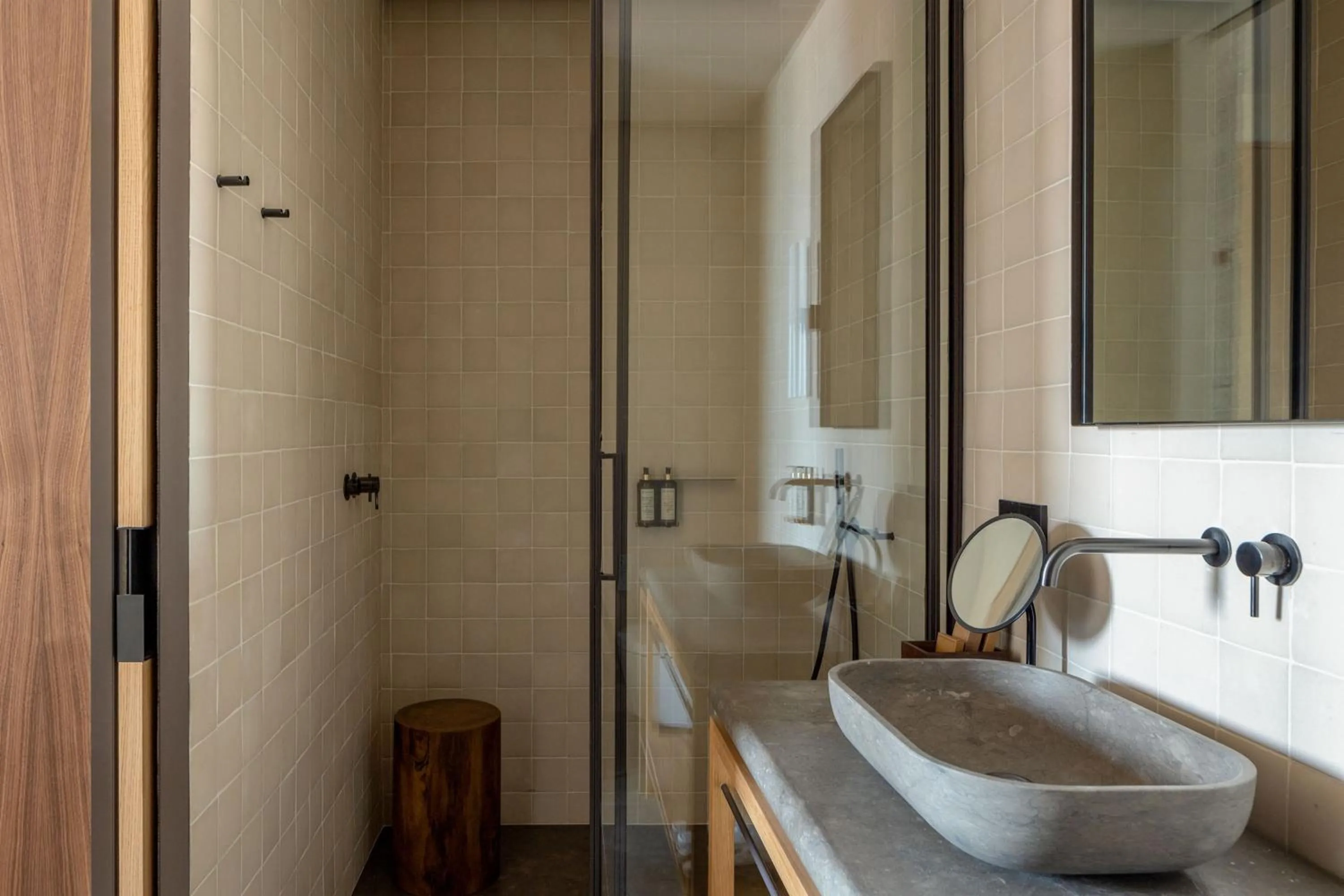 Shower in Hotel Ur Bare