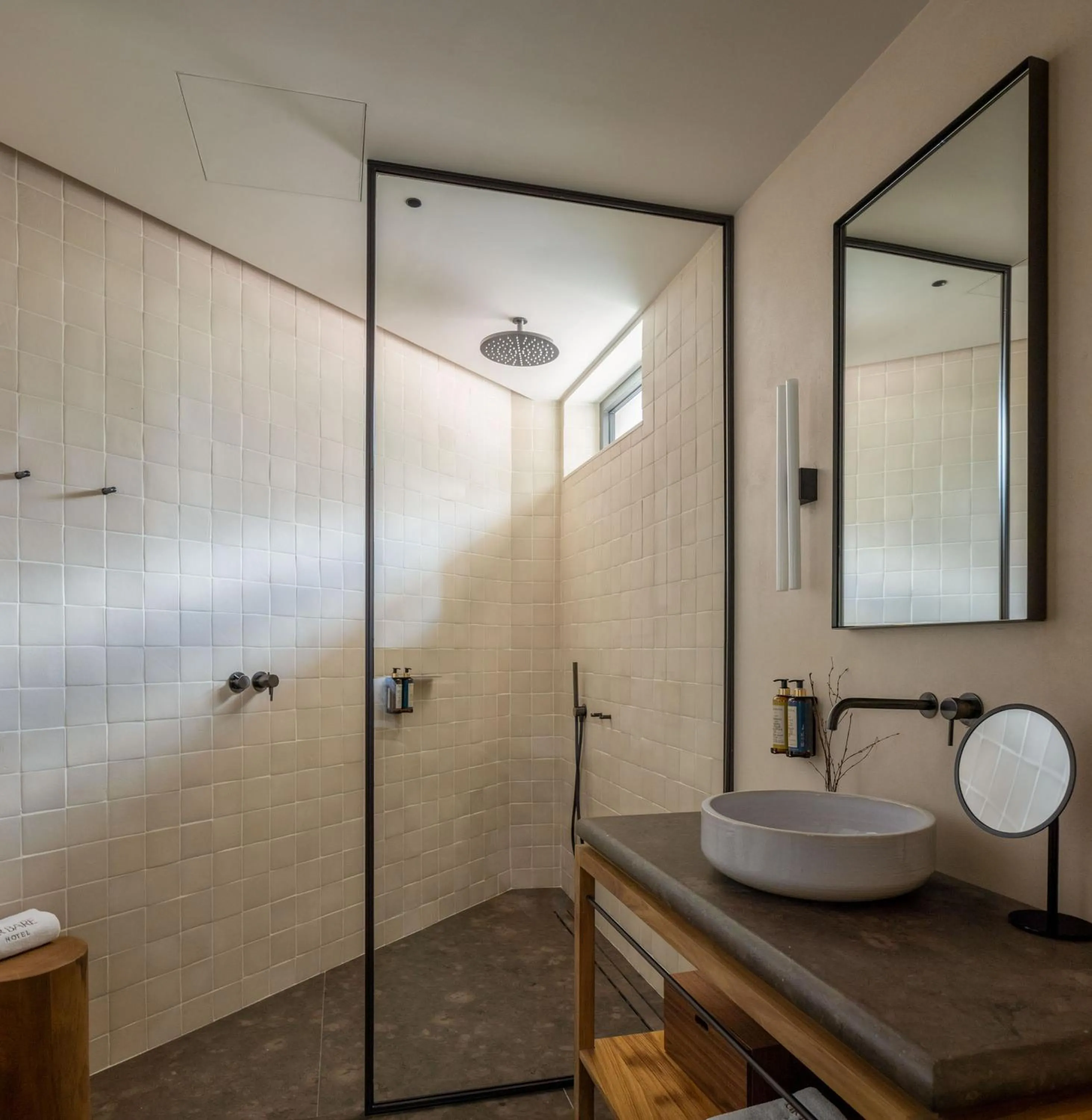 Shower in Hotel Ur Bare