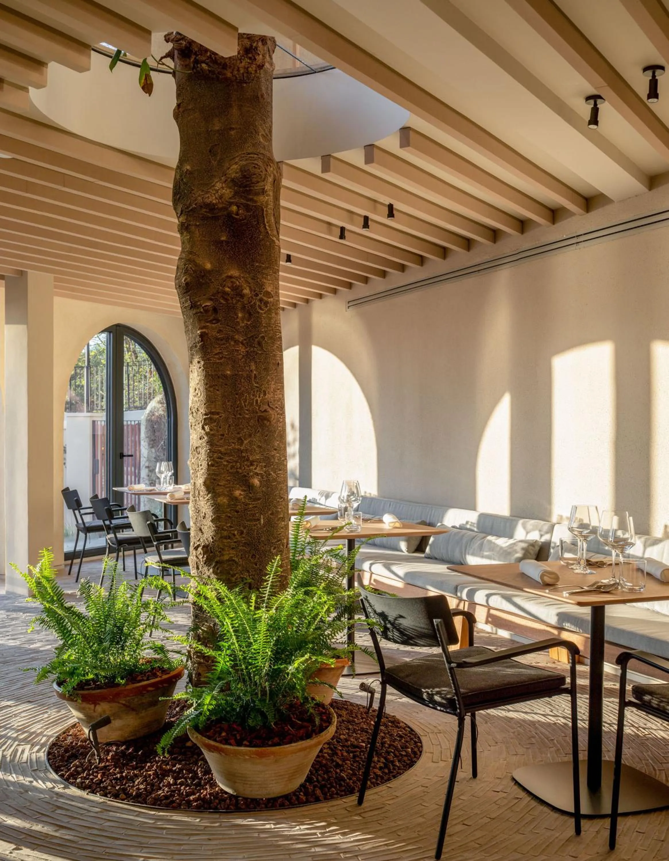 Restaurant/places to eat in Hotel Ur Bare