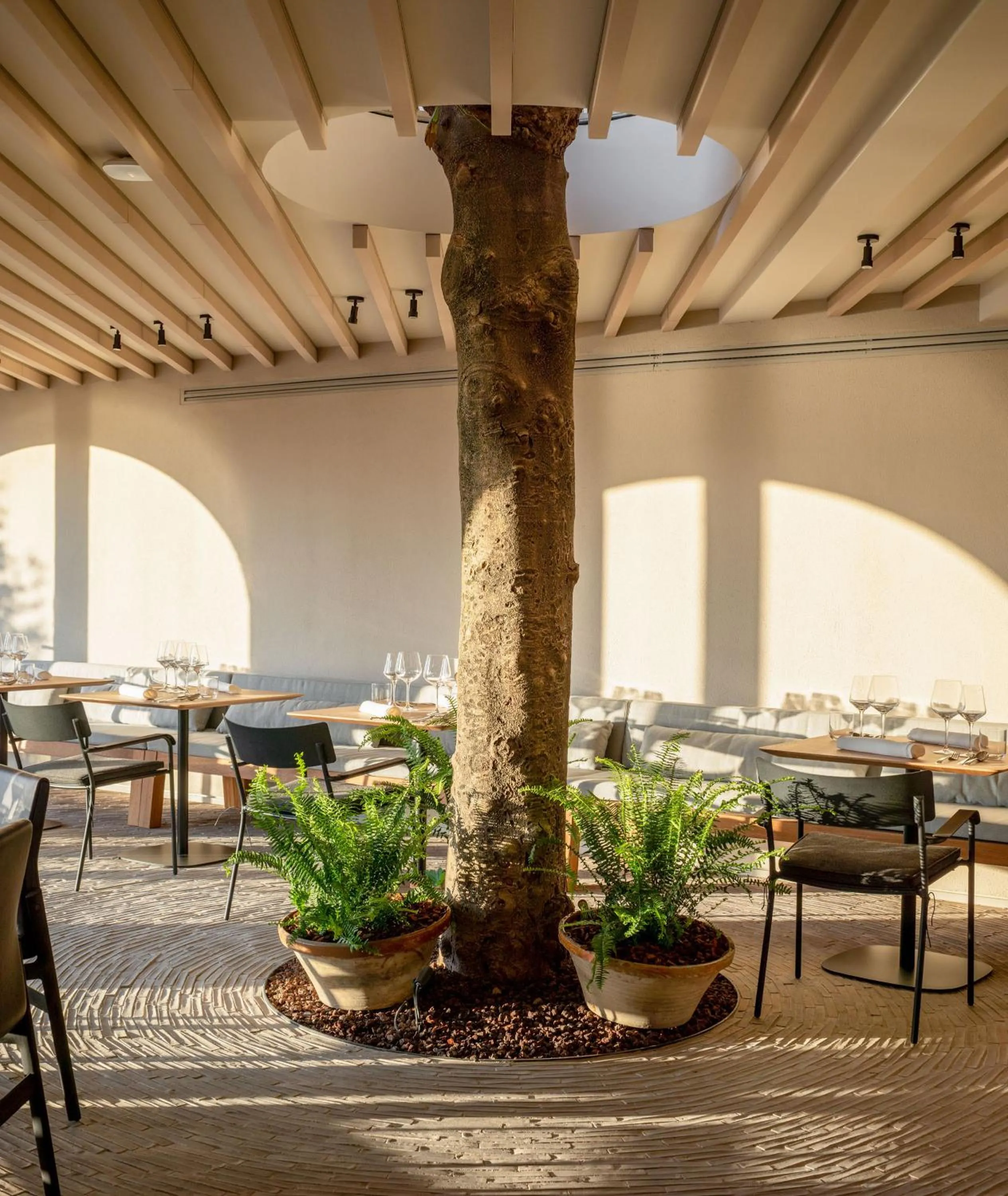 Restaurant/places to eat in Hotel Ur Bare