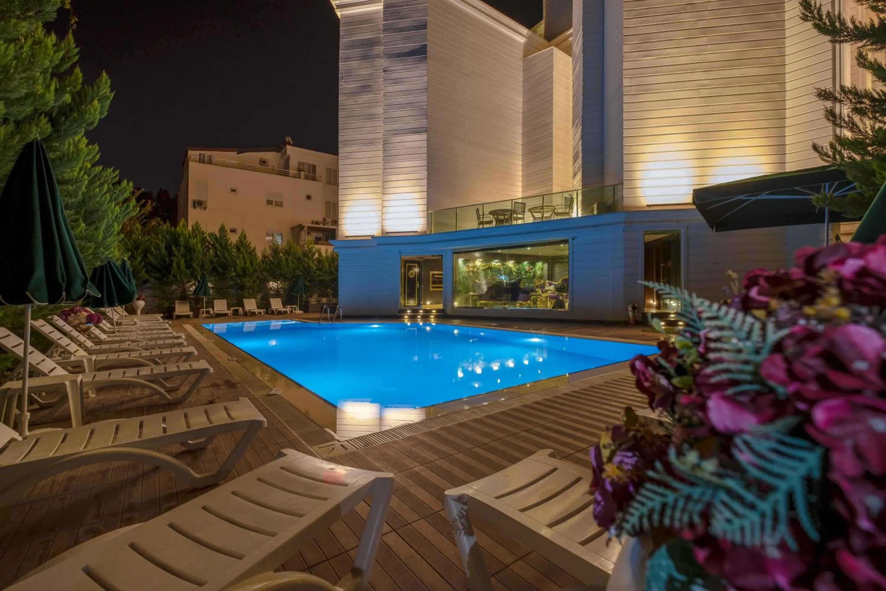 Swimming pool in HOTEL S WHITE