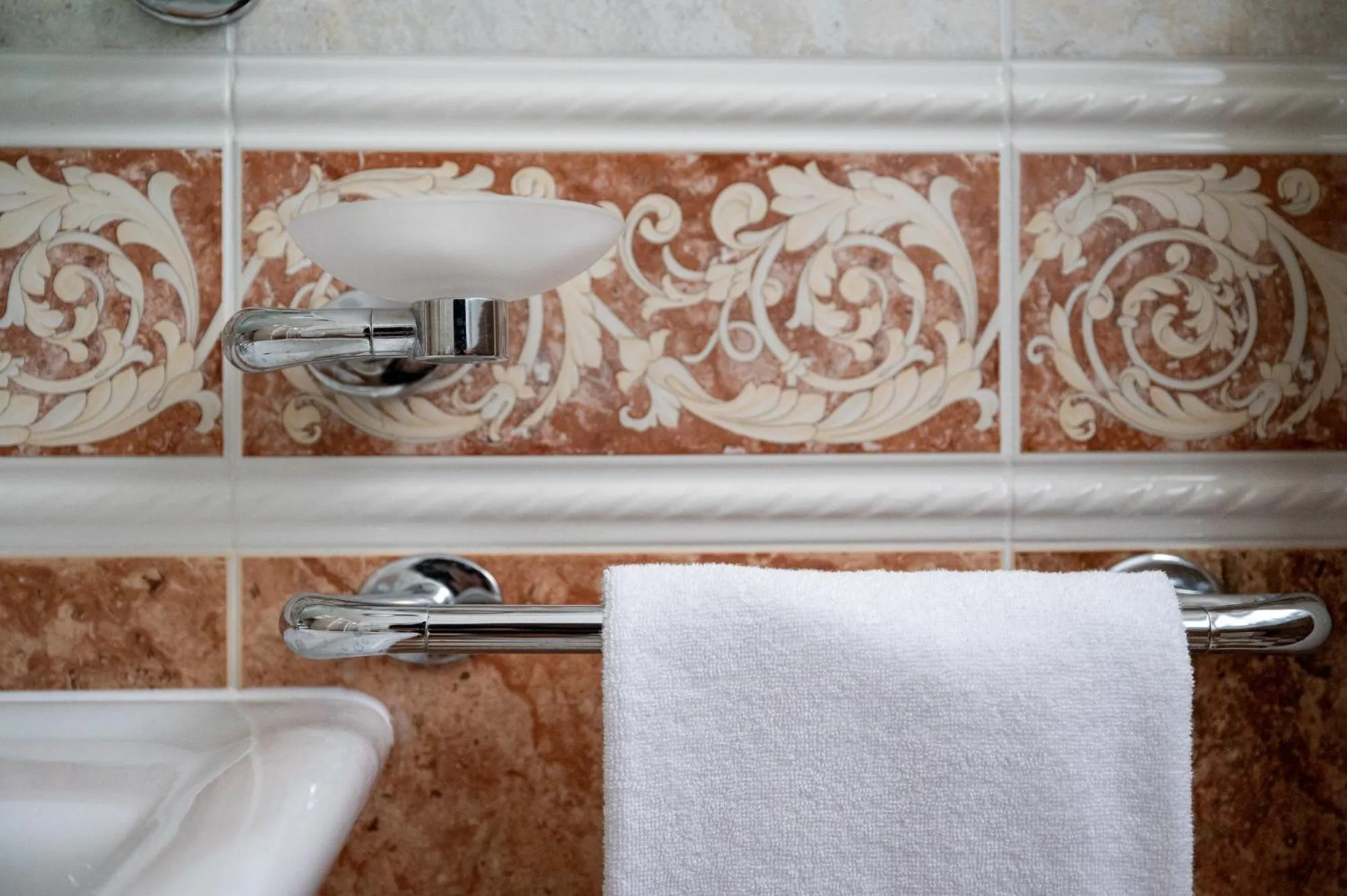 Decorative detail in La Dépendance by Casa Bianca