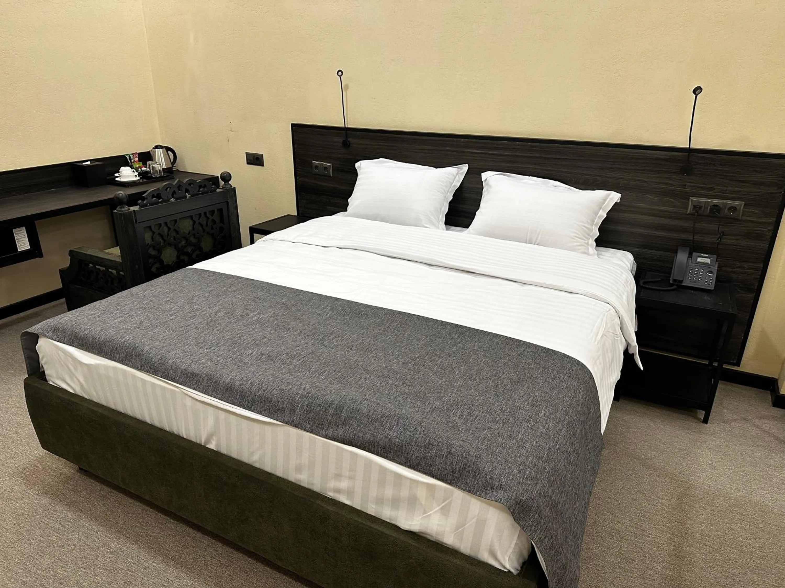 Bed in Rasoda Hotel&Restaurant