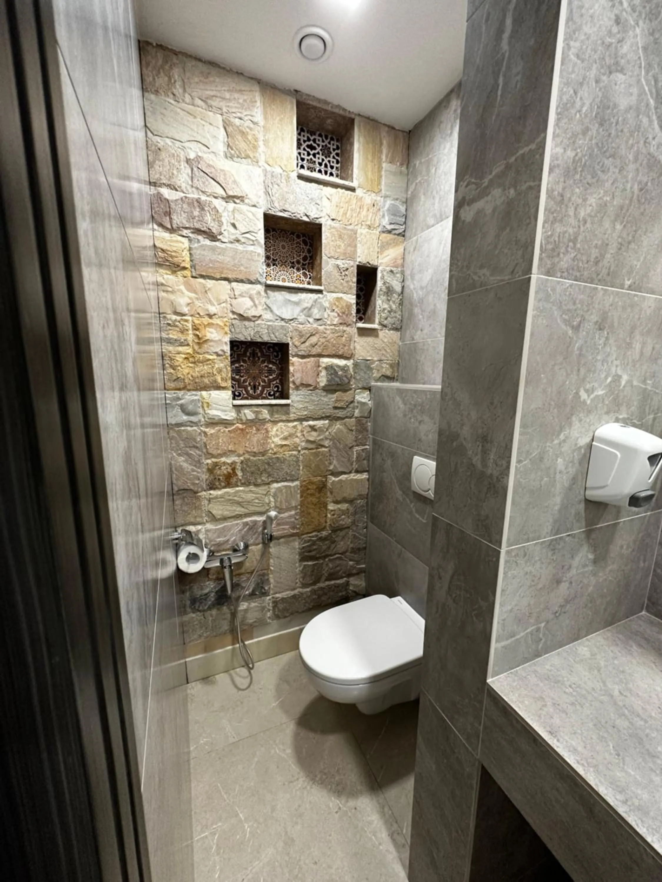 Toilet in Rasoda Hotel&Restaurant