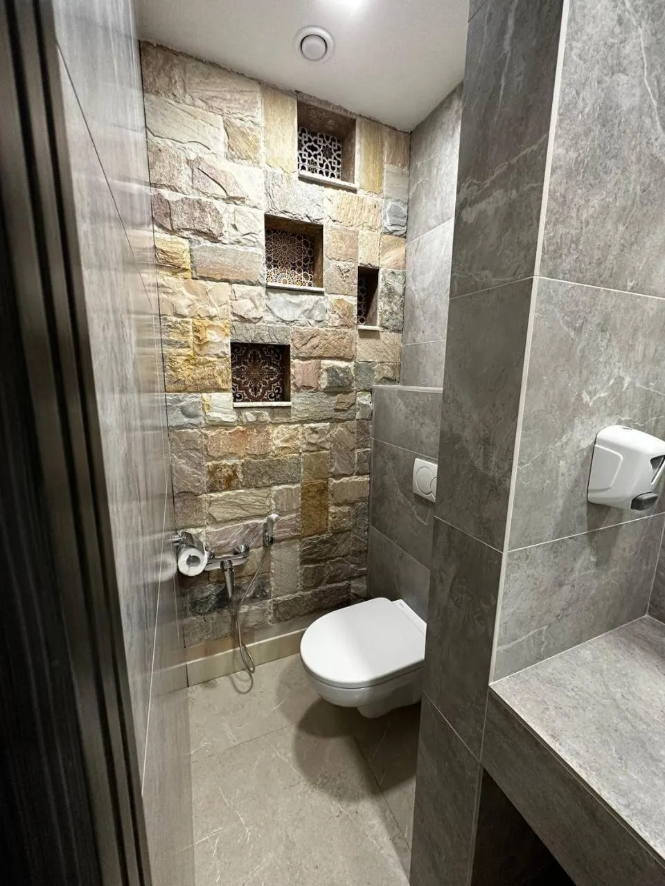 Shower in Rasoda Hotel&Restaurant