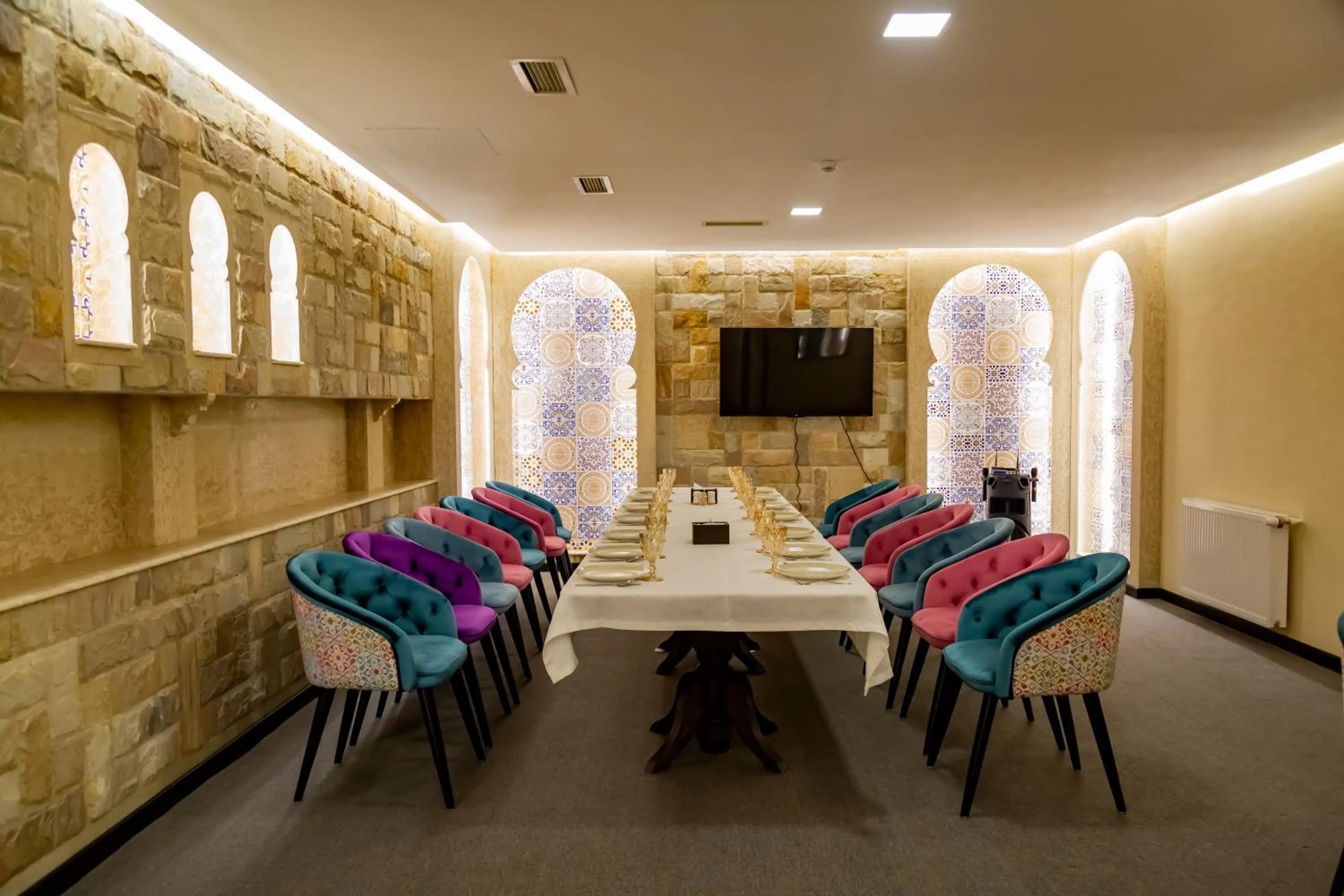 Restaurant/places to eat in Rasoda Hotel&Restaurant