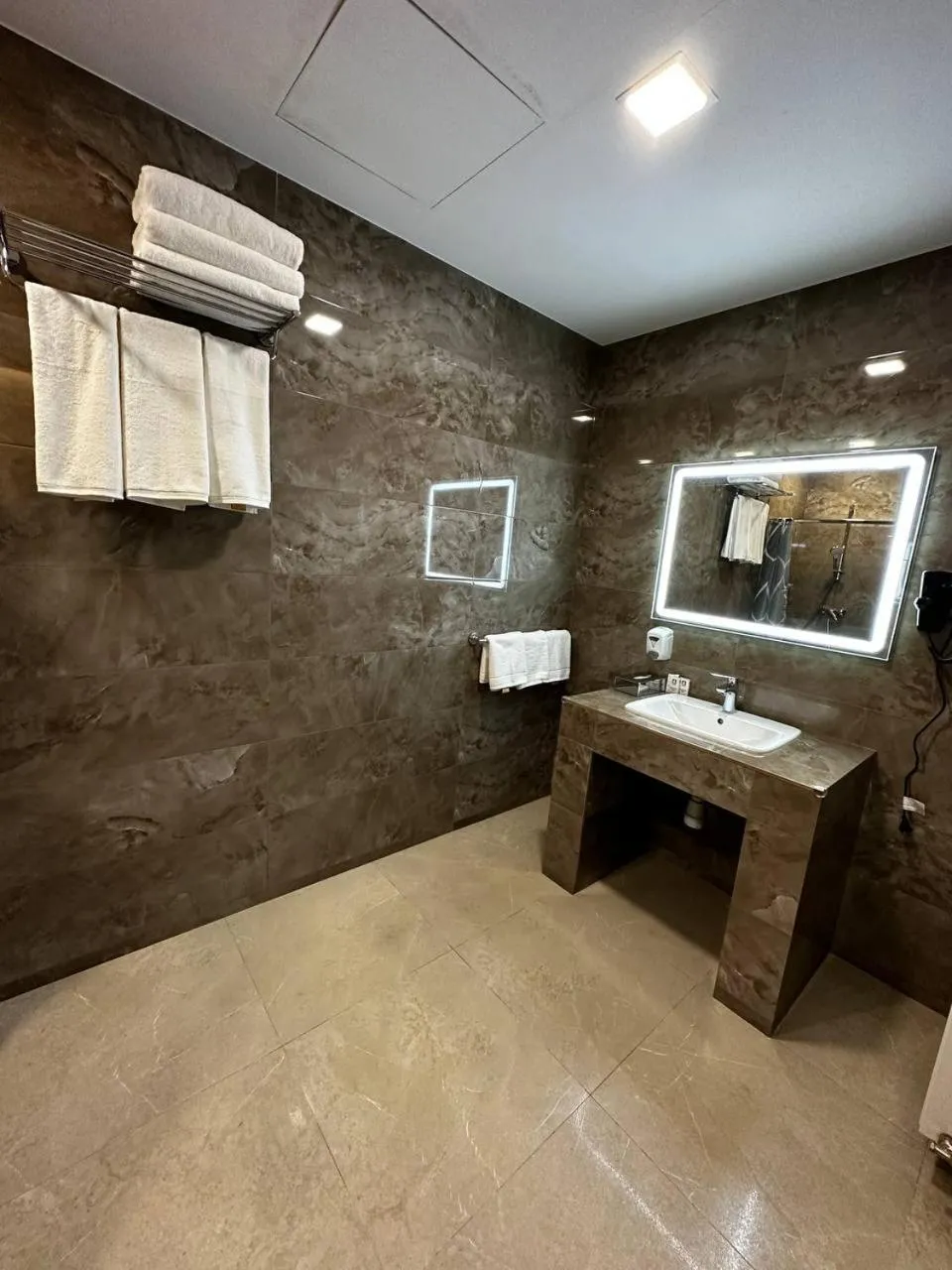 Bathroom in Rasoda Hotel&Restaurant