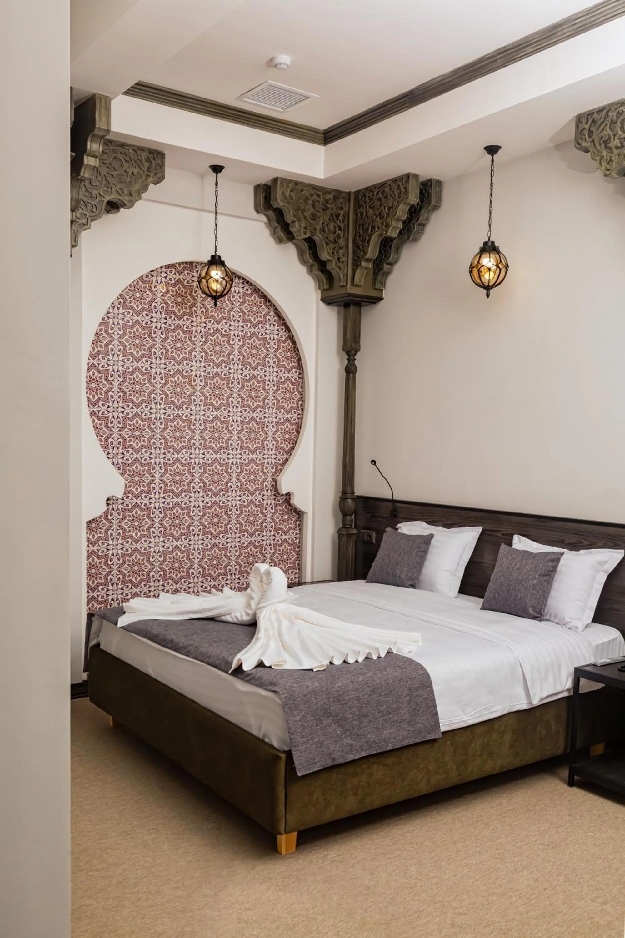 Bed in Rasoda Hotel&Restaurant