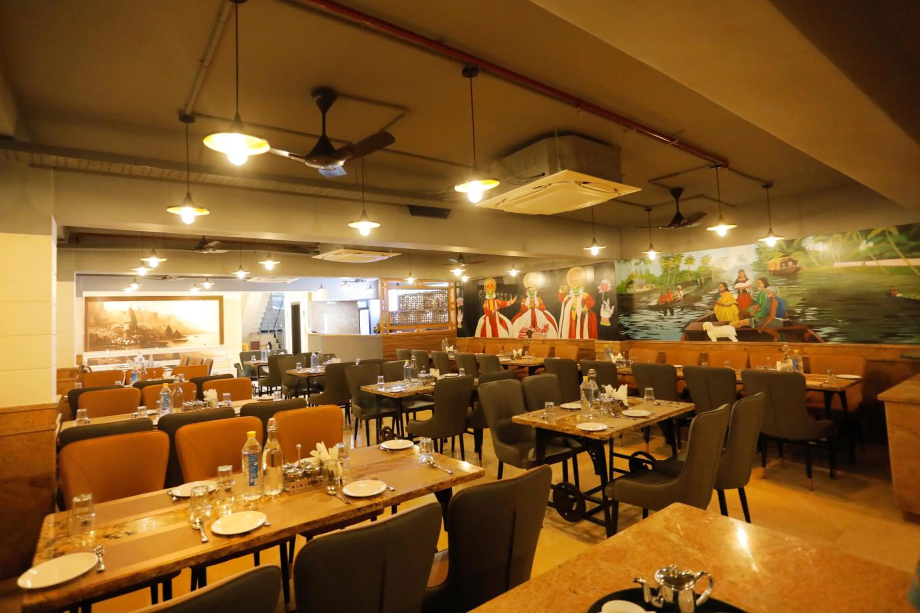 Restaurant/places to eat in Hotel Dolphin Grand